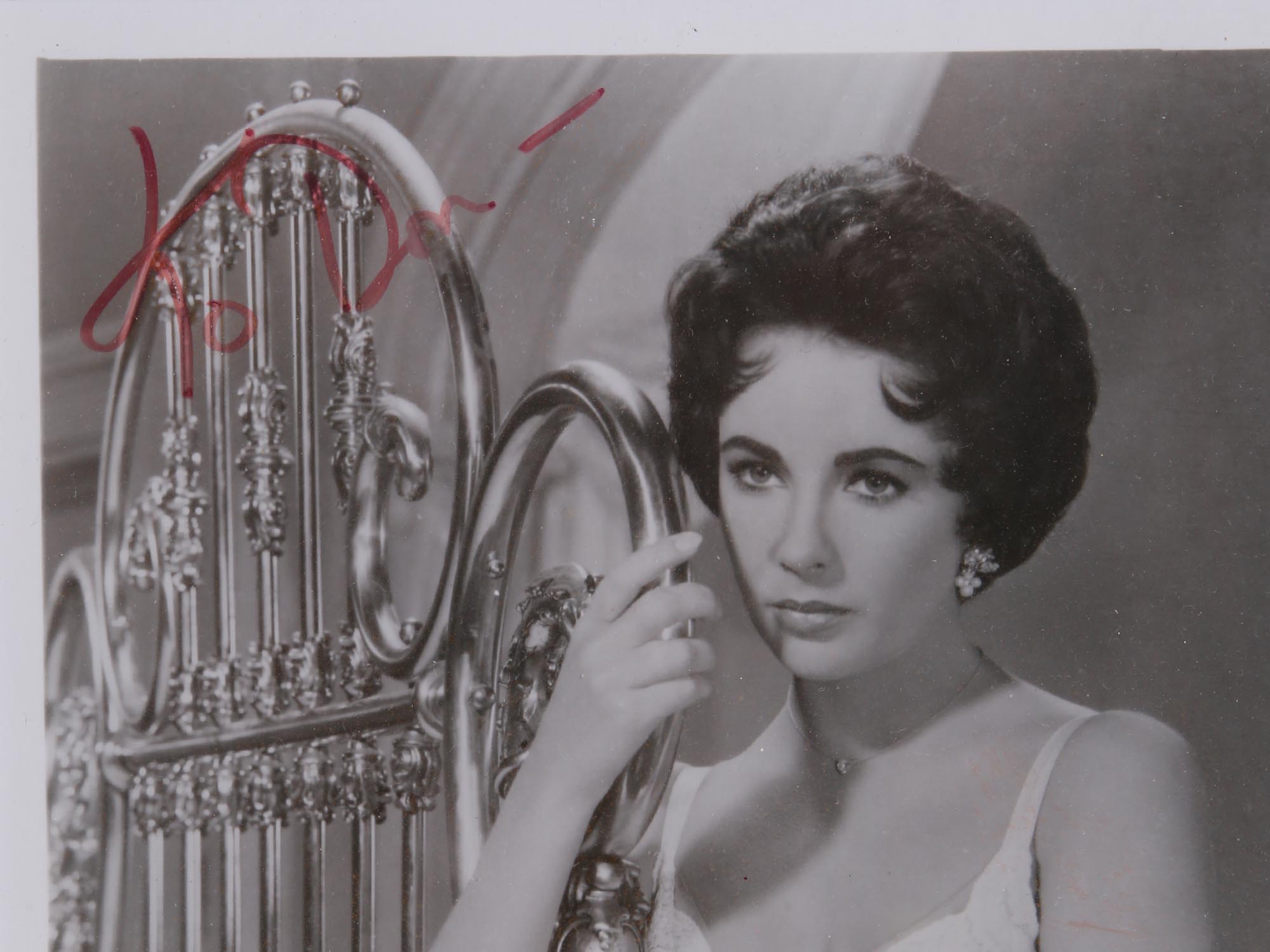 A BLACK & WHITE PHOTO OF ELIZABETH TAYLOR SIGNED PIC-2