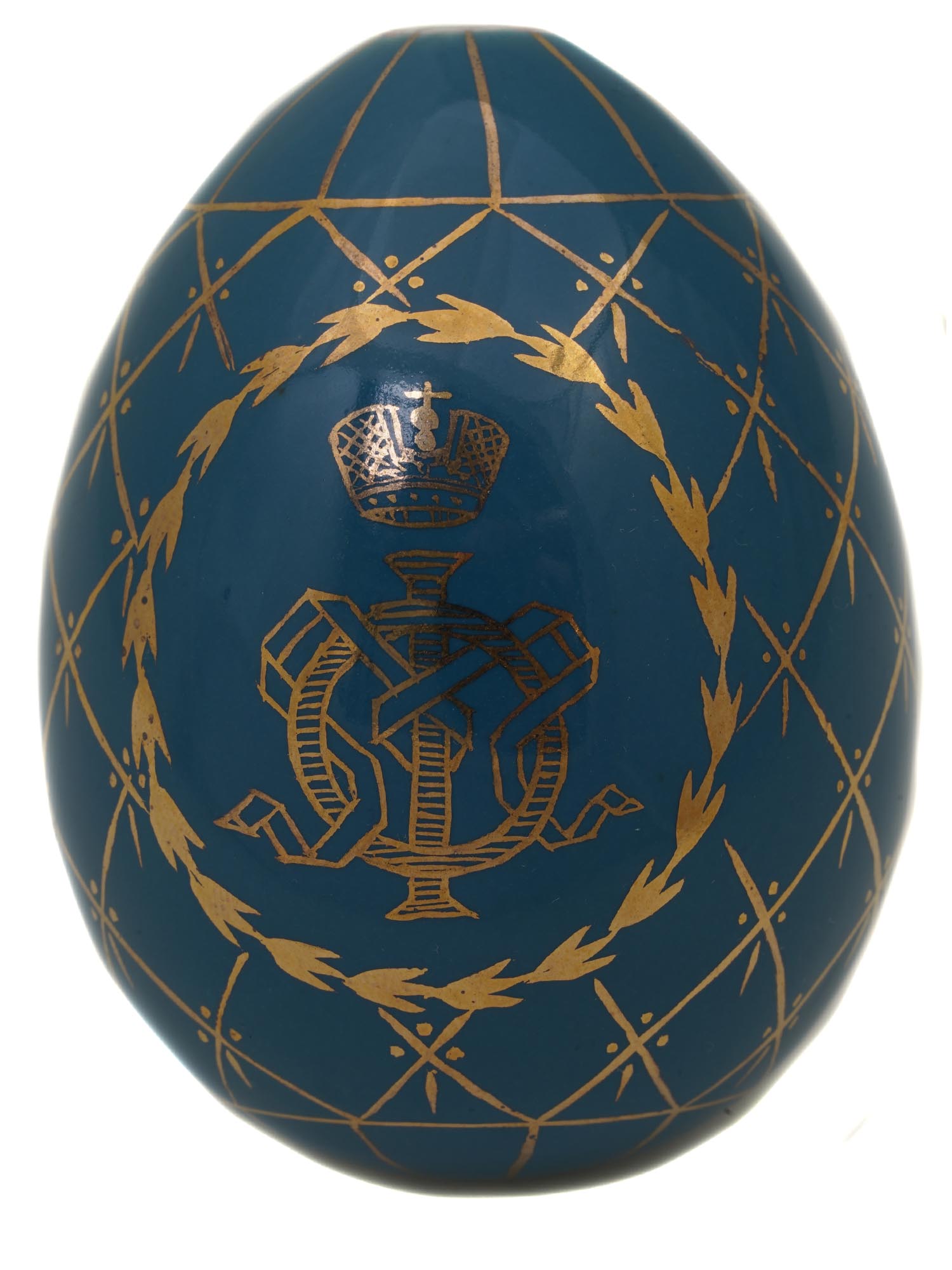 A RUSSIAN PORCELAIN EASTER EGG IMPERIAL CROWN PIC-0