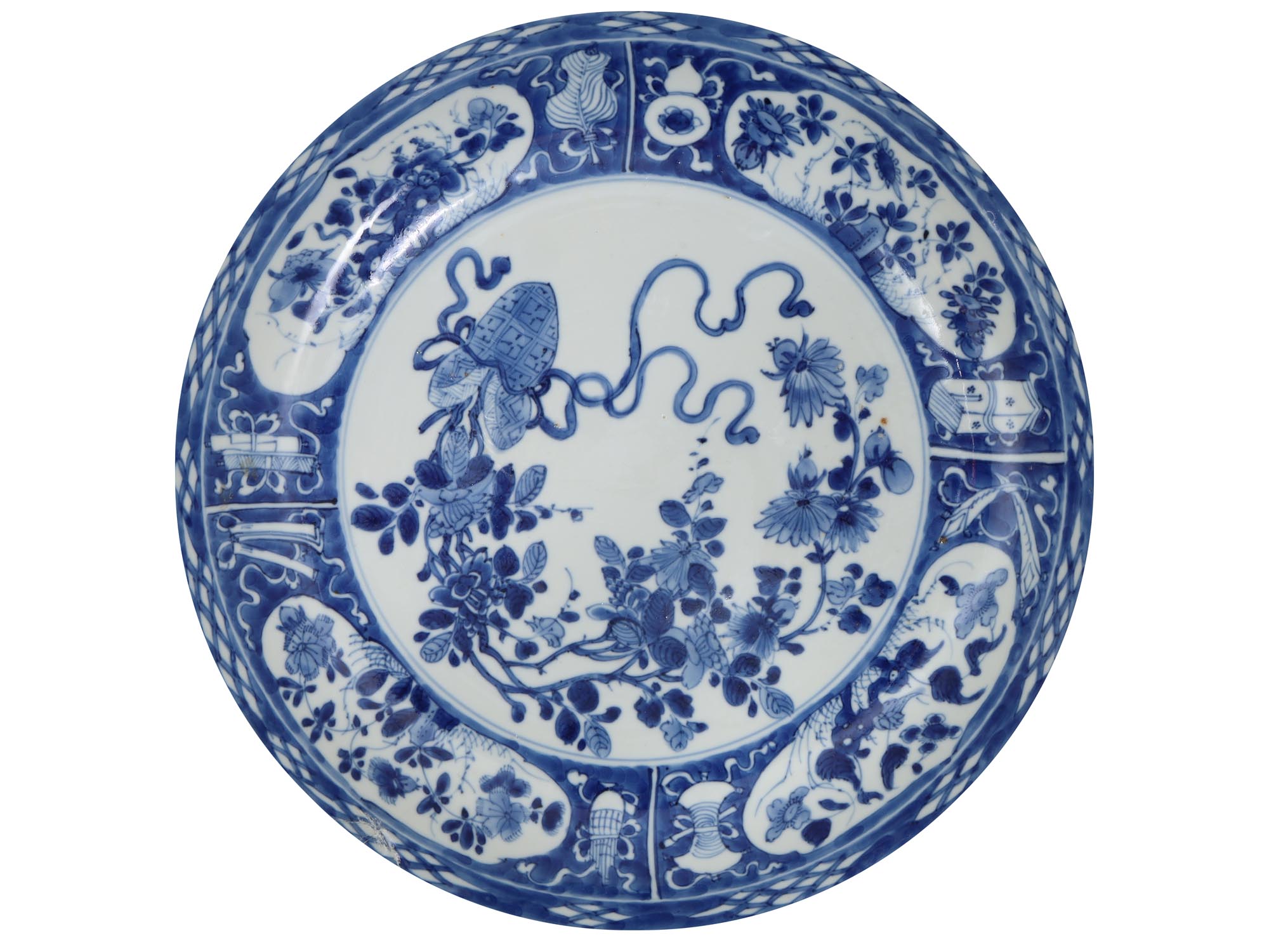 A CHINESE BLUE AND WHITE GLAZED PORCELAIN CHARGER 18 C. PIC-0