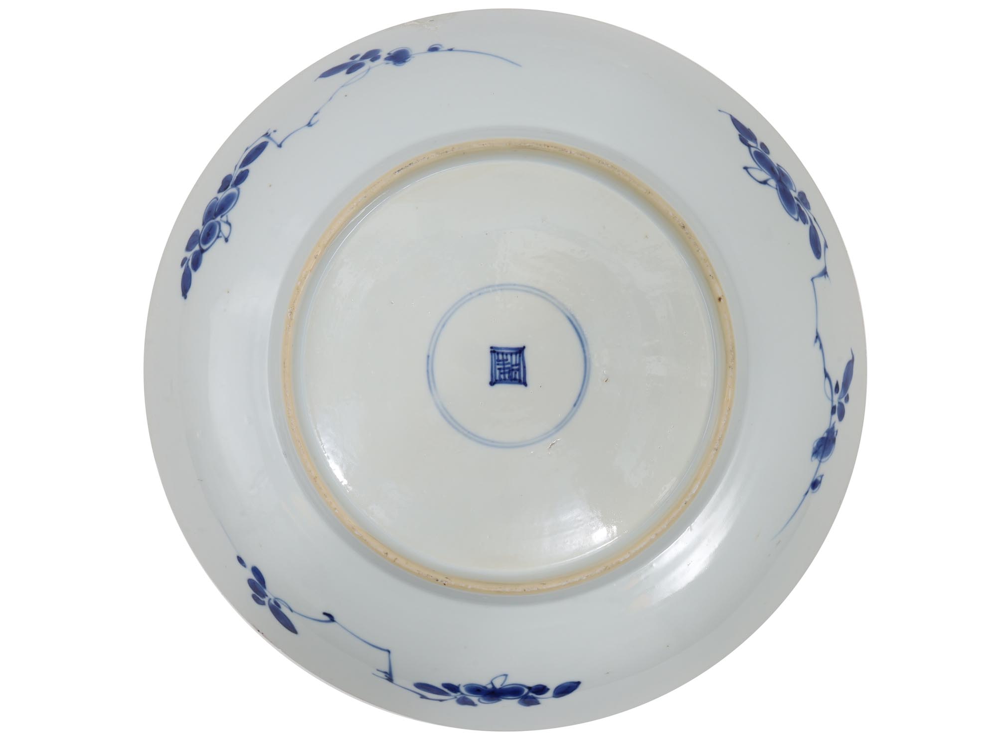 A CHINESE BLUE AND WHITE GLAZED PORCELAIN CHARGER 18 C. PIC-2