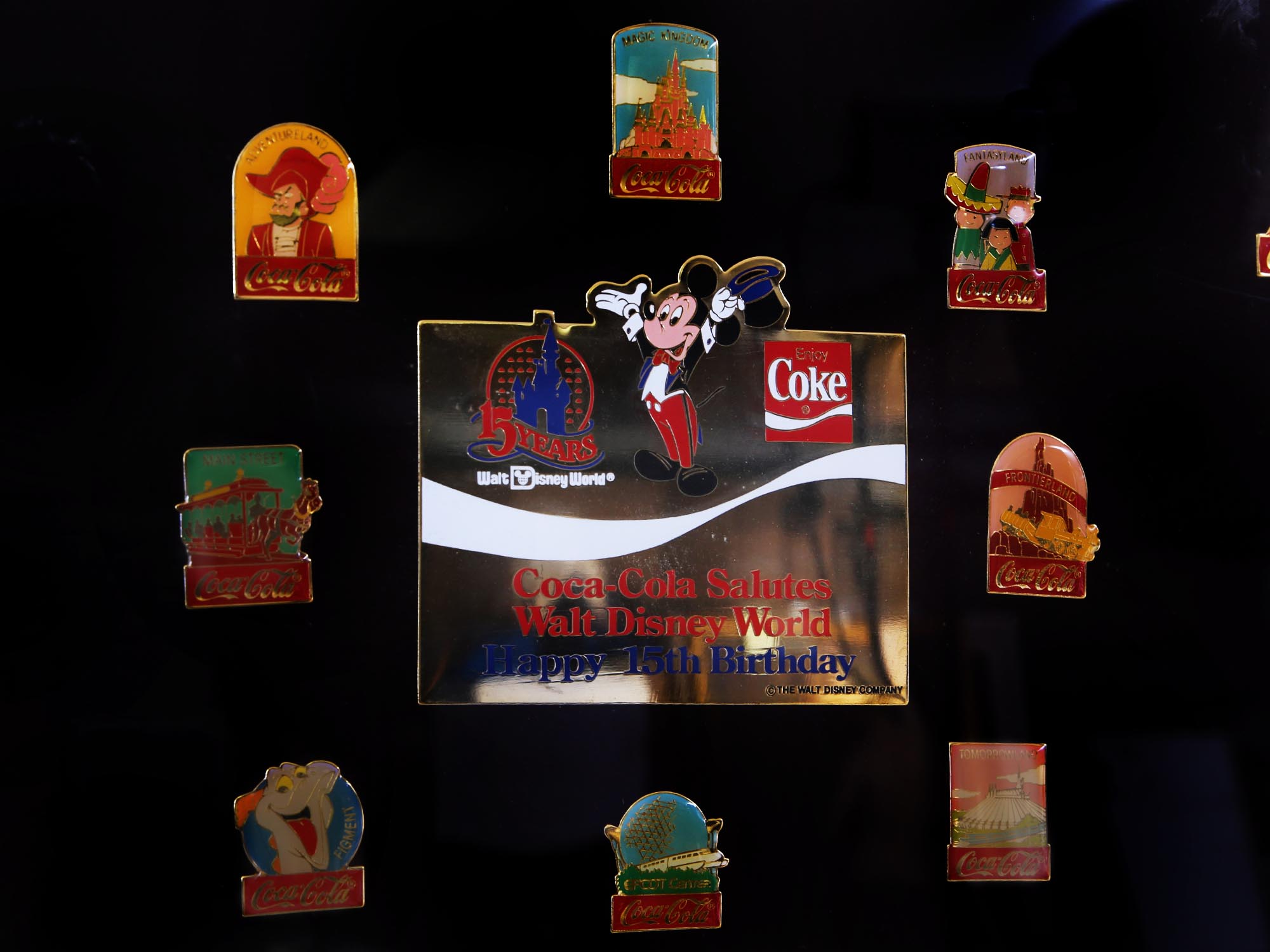 COCA COLA SALUTES WALT DISNEY WORLD PIN SET PIC-2