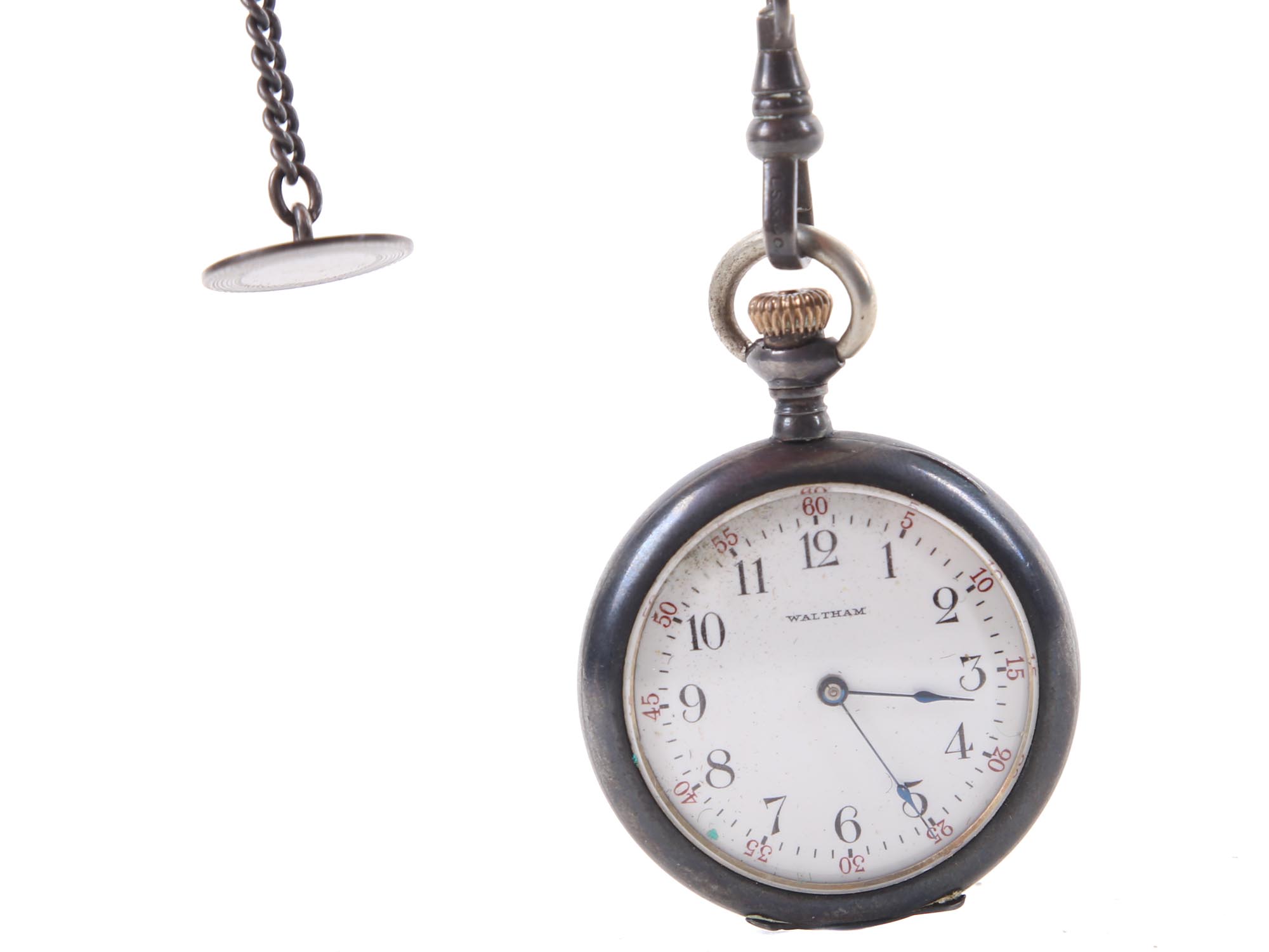 A VINTAGE SILVER WALTHAM POCKET WATCH ON A CHAIN PIC-3