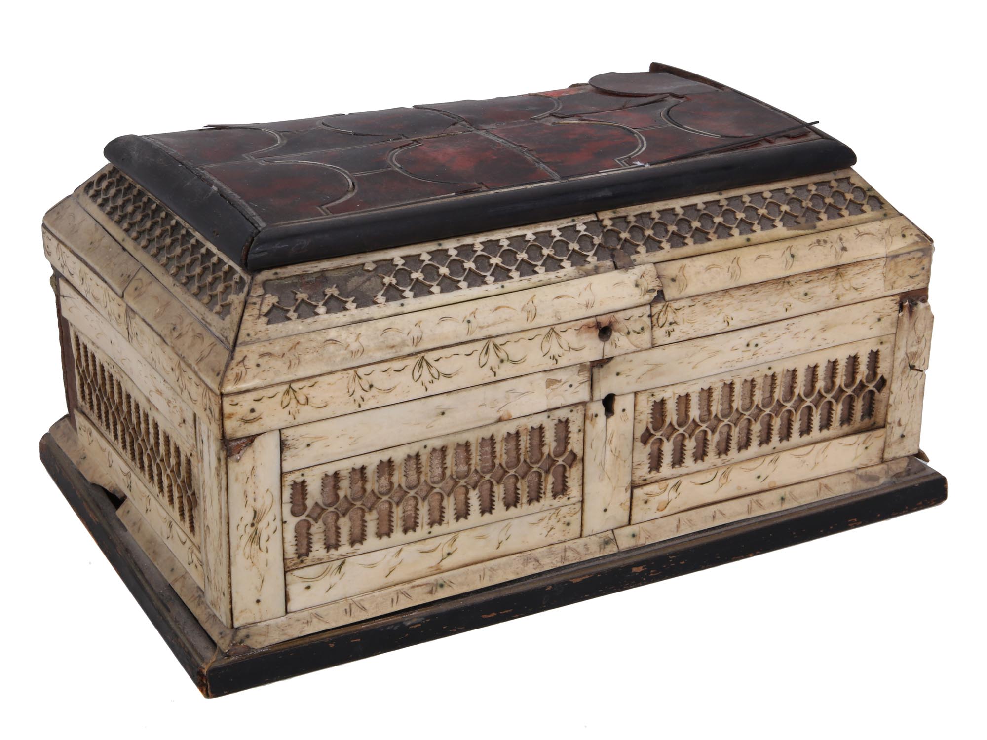 AN ANTIQUE RUSSIAN KHOLMOGORY CARVED BONE CASKET PIC-0