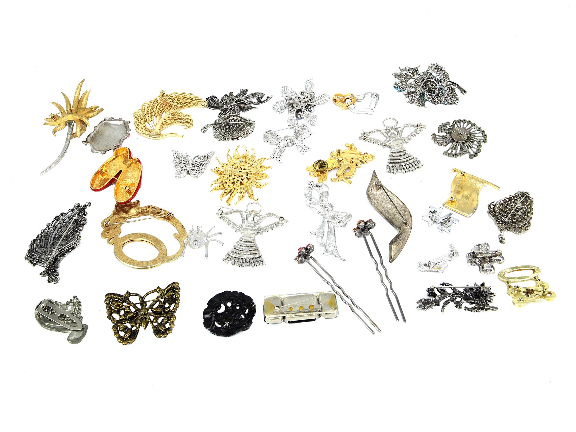 A LARGE COLLECTION OF COSTUME JEWELRY BROOCHES PIC-1
