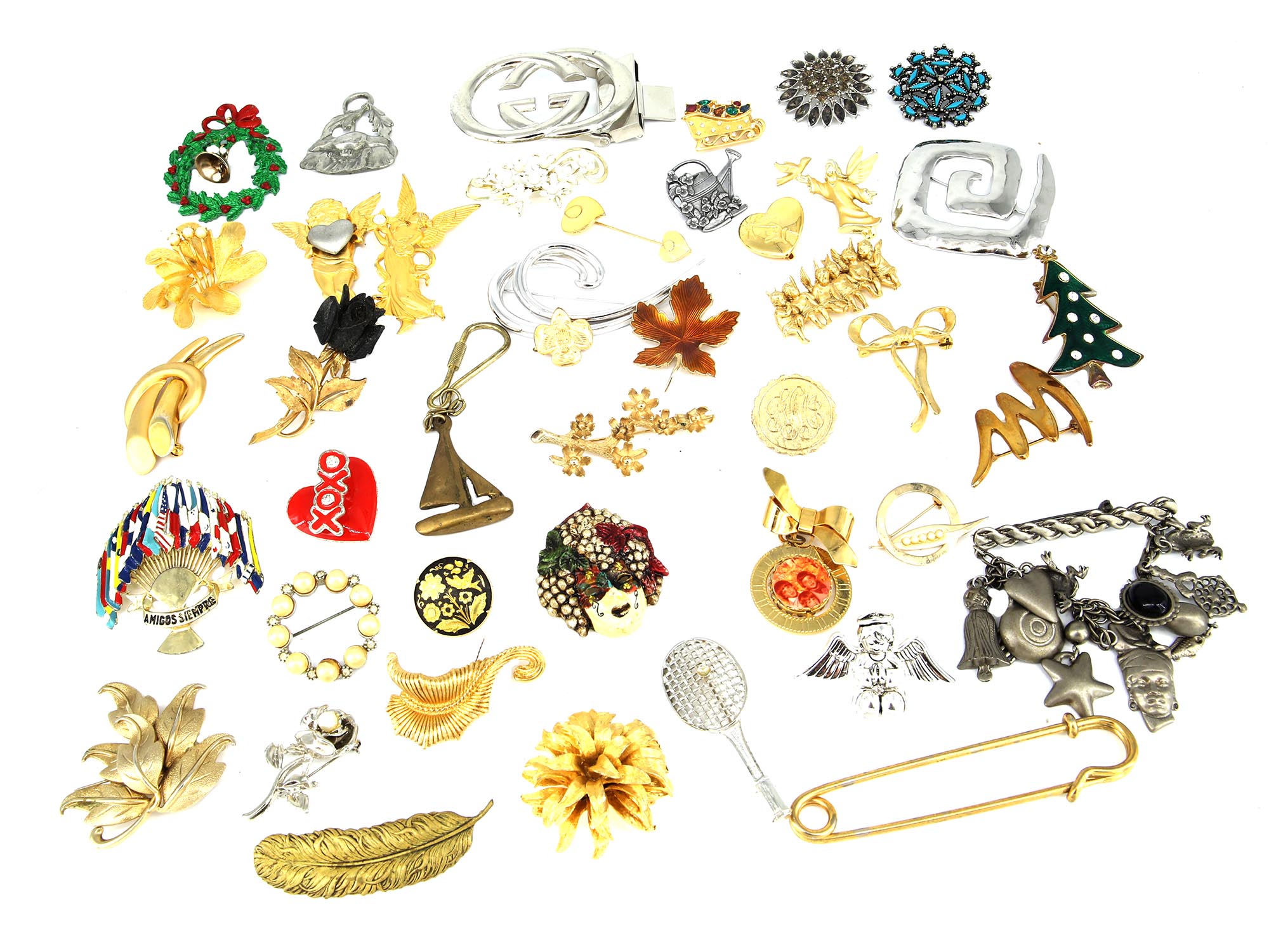 A LARGE COLLECTION OF COSTUME JEWELRY BROOCHES PIC-0