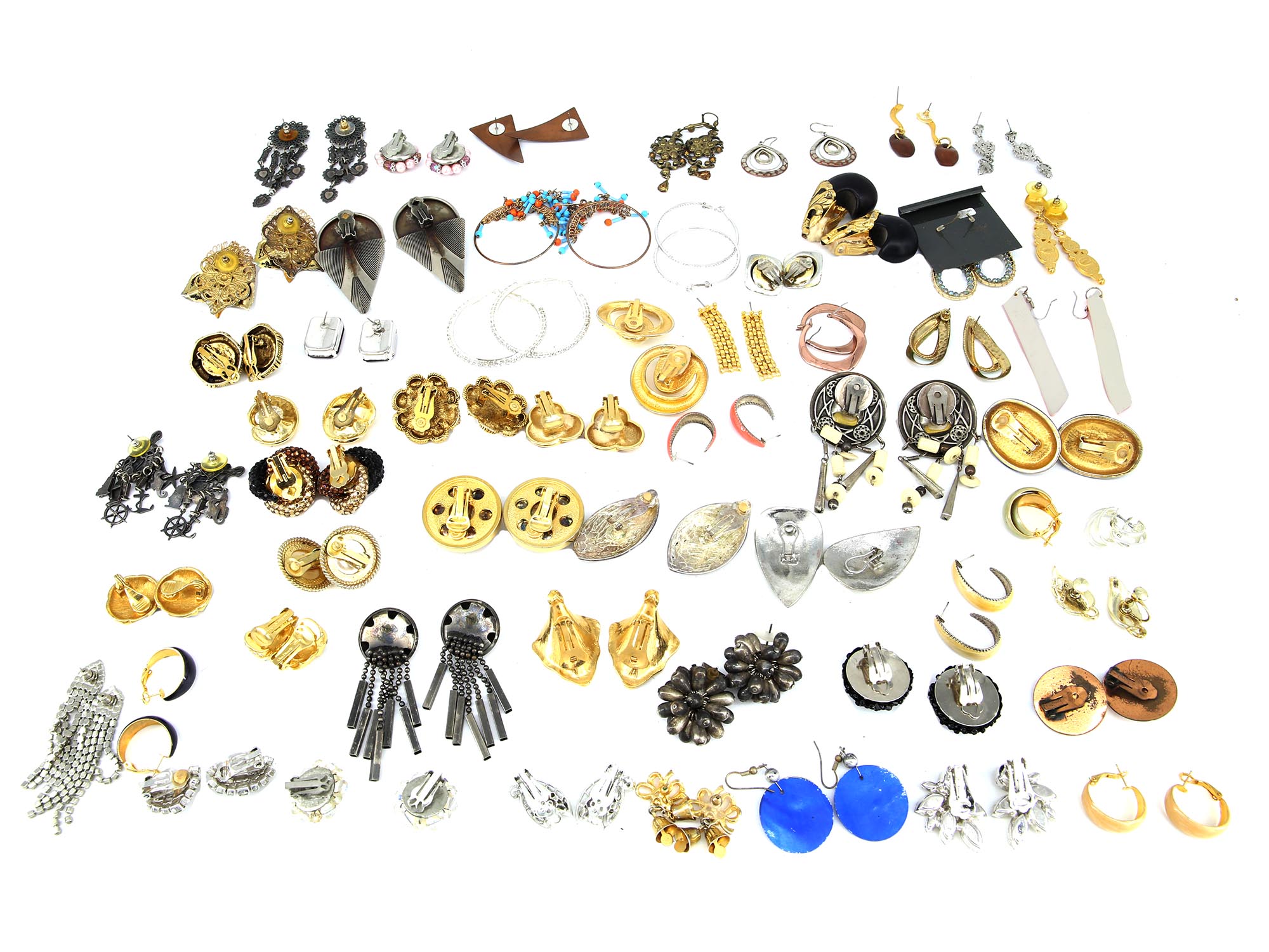 A LARGE COLLECTION OF COSTUME JEWELRY EAR RINGS PIC-1