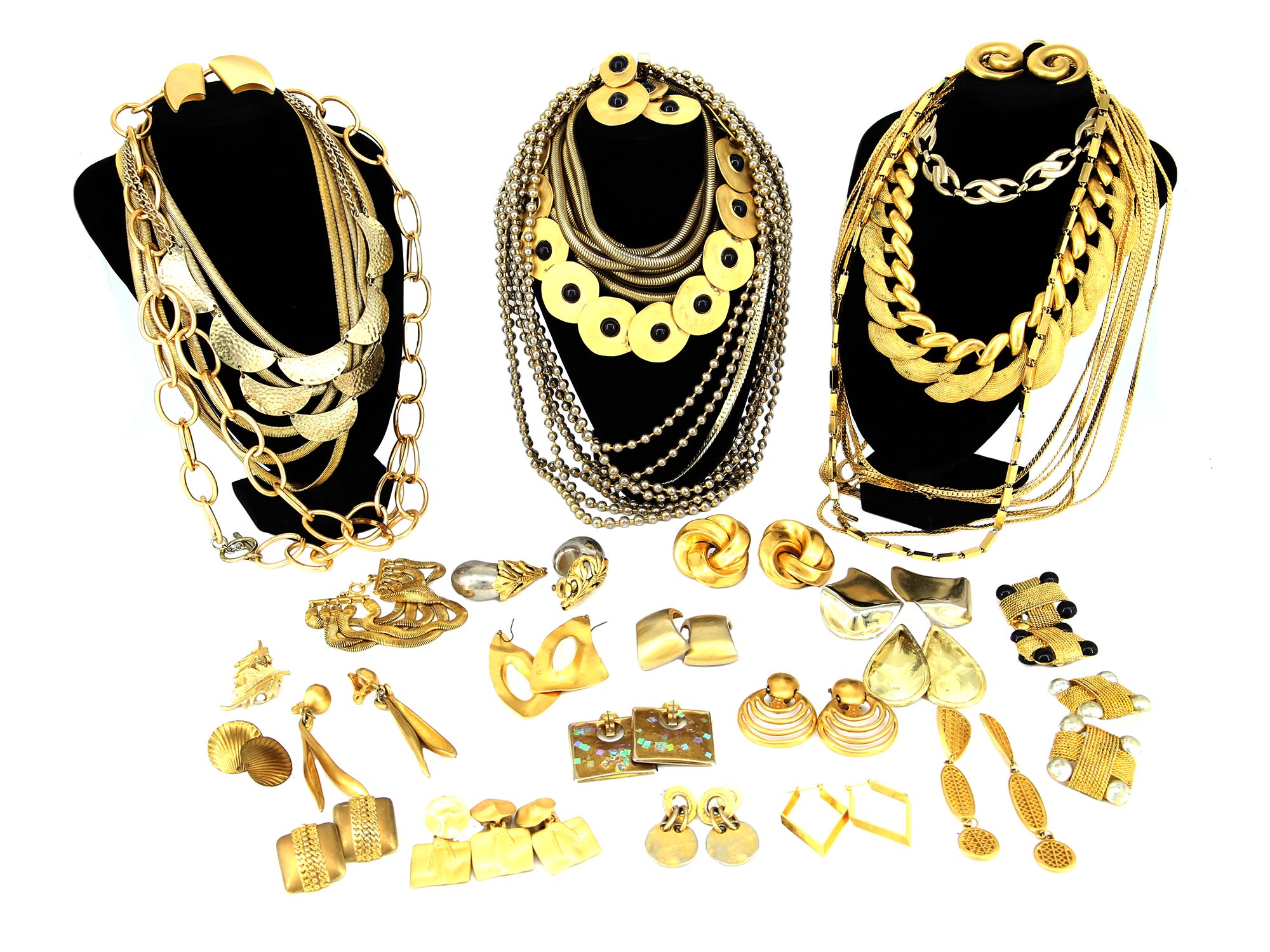 A LOT OF VINTAGE GOLD TONE COSTUME JEWELRY PIC-0