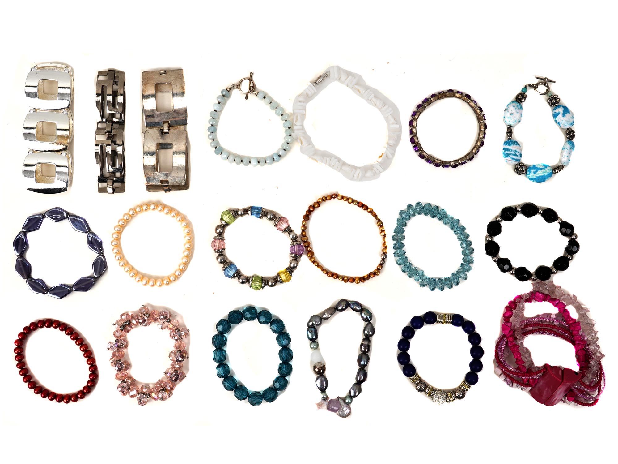 A LARGE COLLECTION OF COSTUME JEWELRY BRACELETS PIC-4