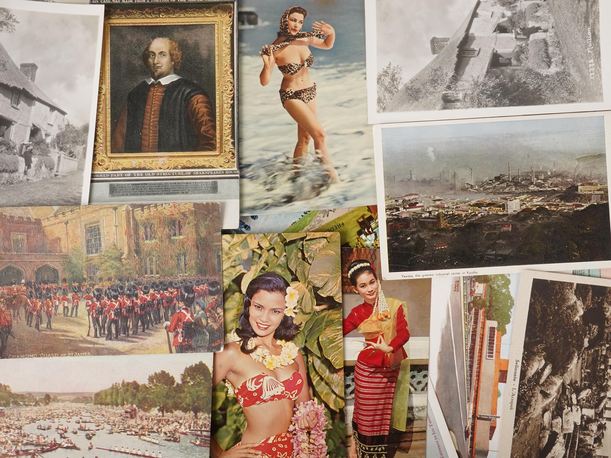 A LARGE LOT OF VINTAGE AND ANTIQUE POSTCARDS PIC-3