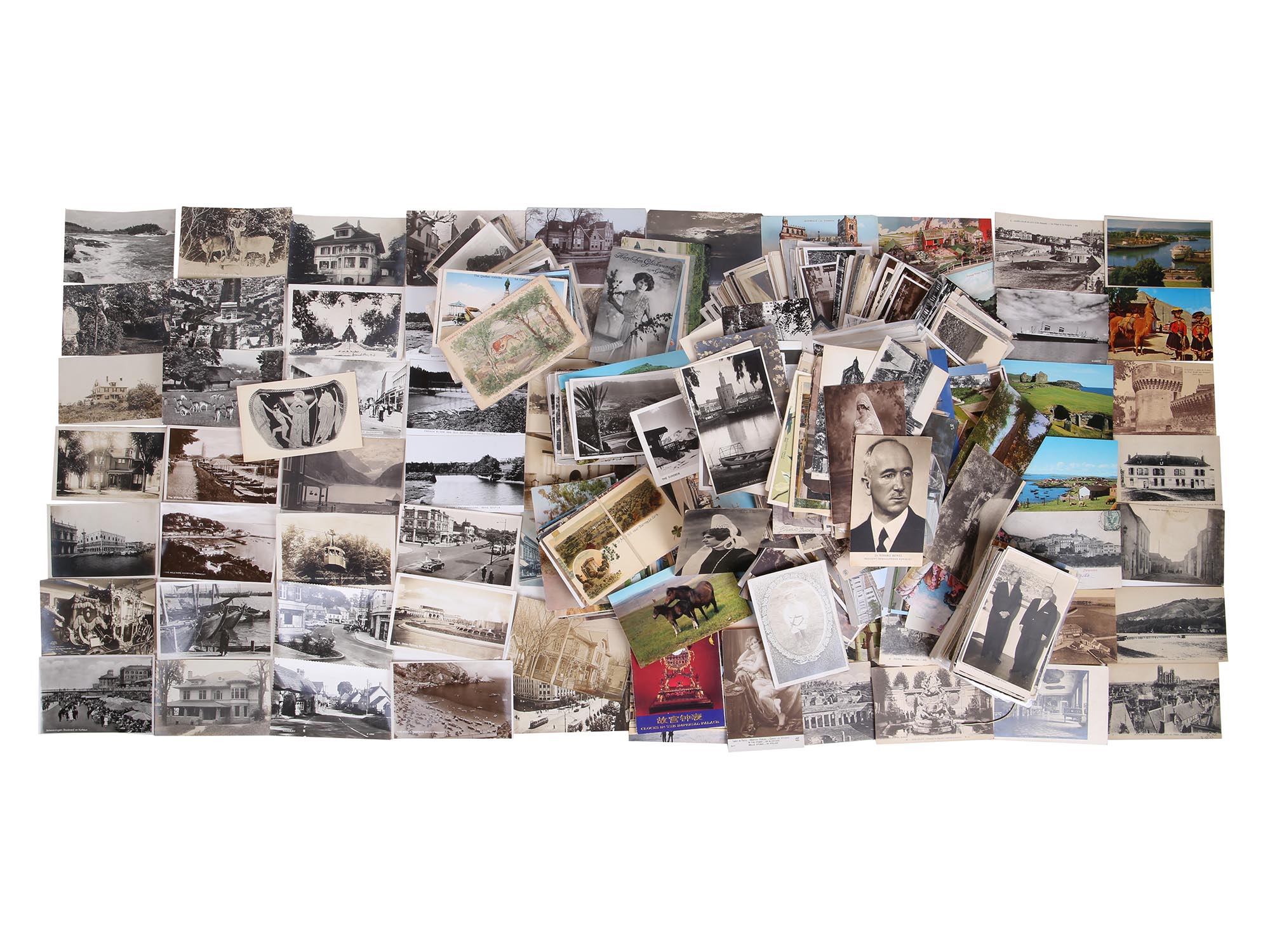 LARGE COLLECTION OF VINTAGE AND ANTIQUE POSTCARDS