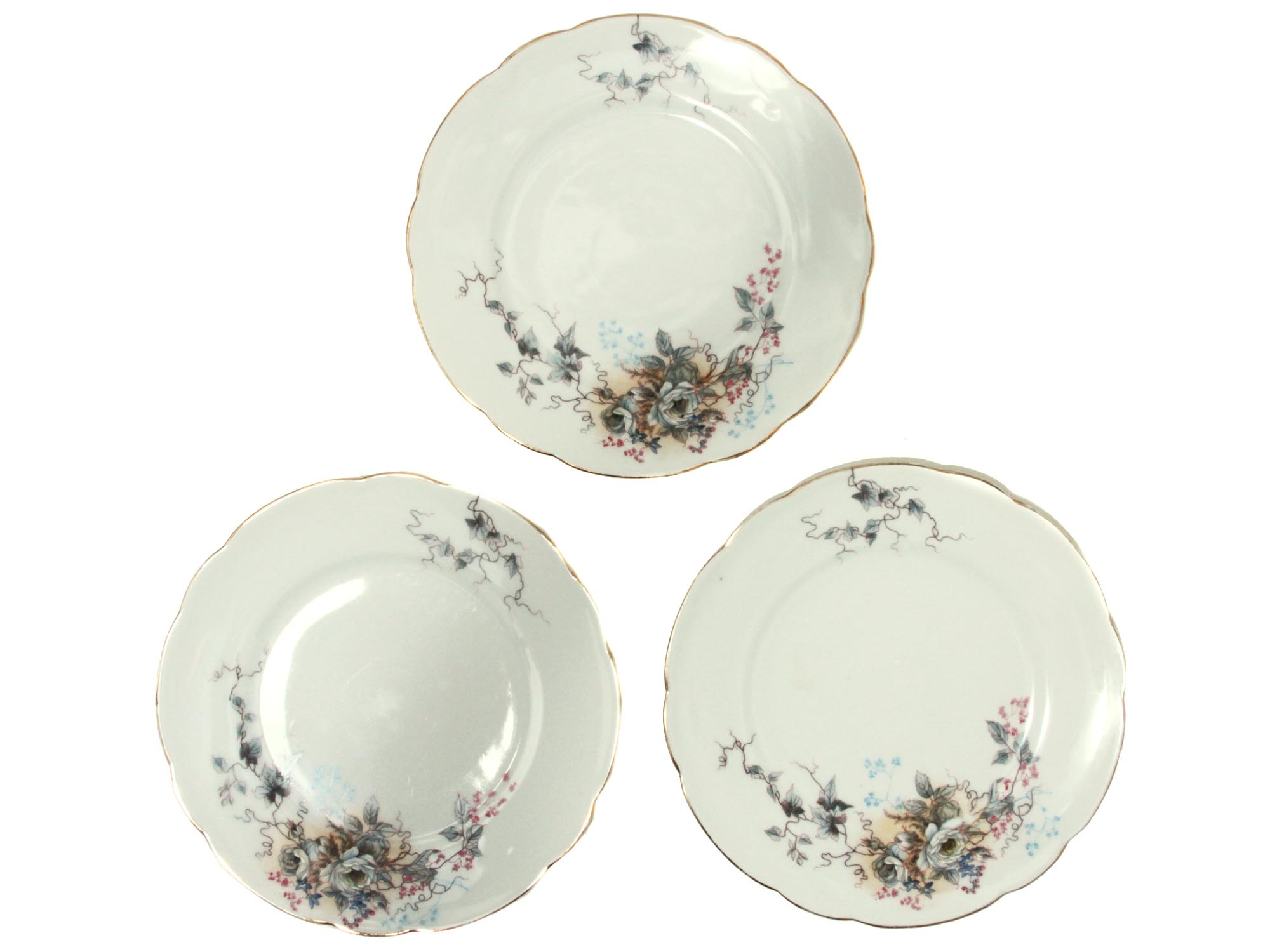 A RUSSIAN PORCELAIN SET OF 3 PLATES BY KUZNETSOV PIC-0