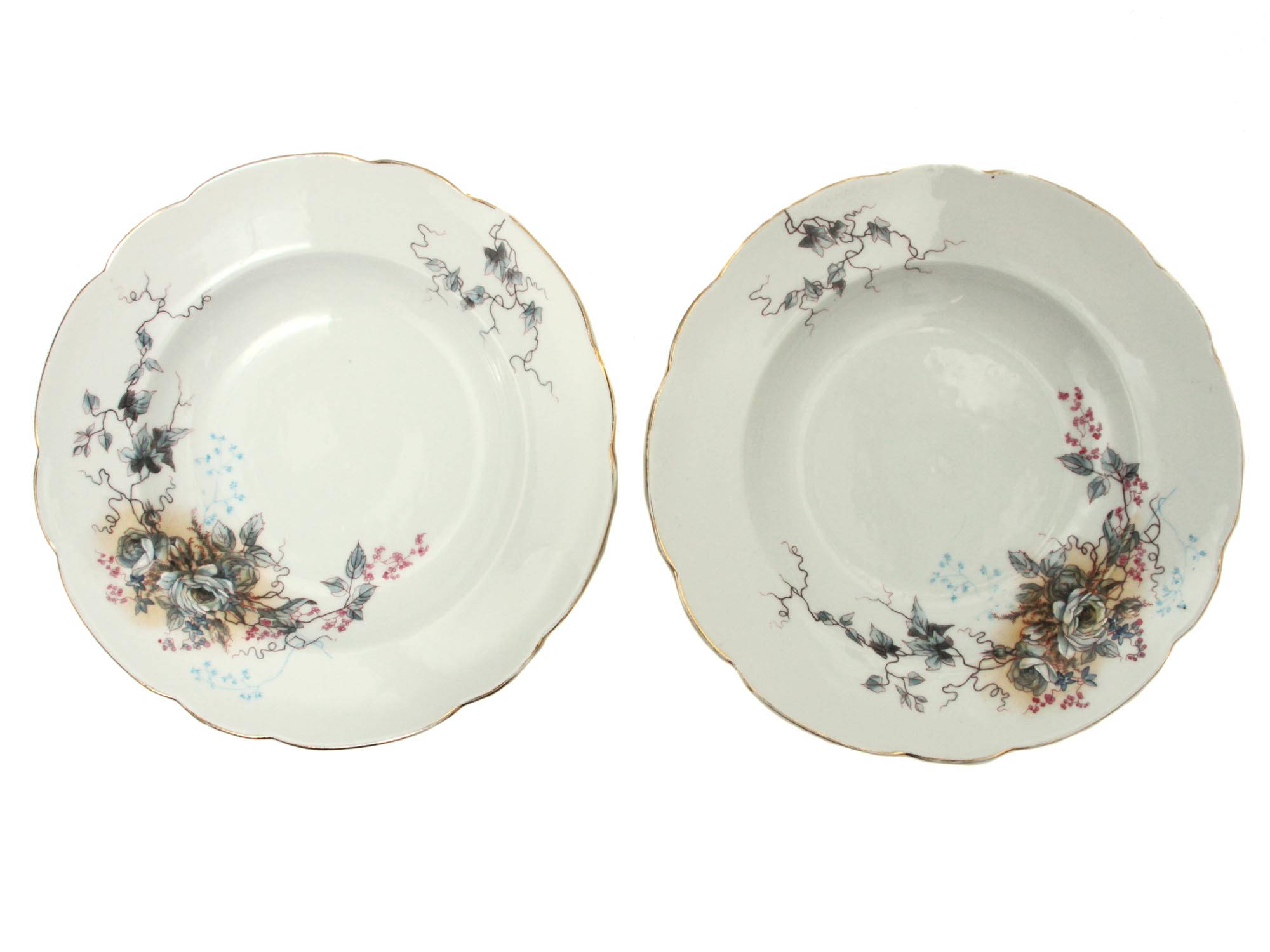 A PAIR OF RUSSIAN PORCELAIN PLATES BY KUZNETSOV PIC-0