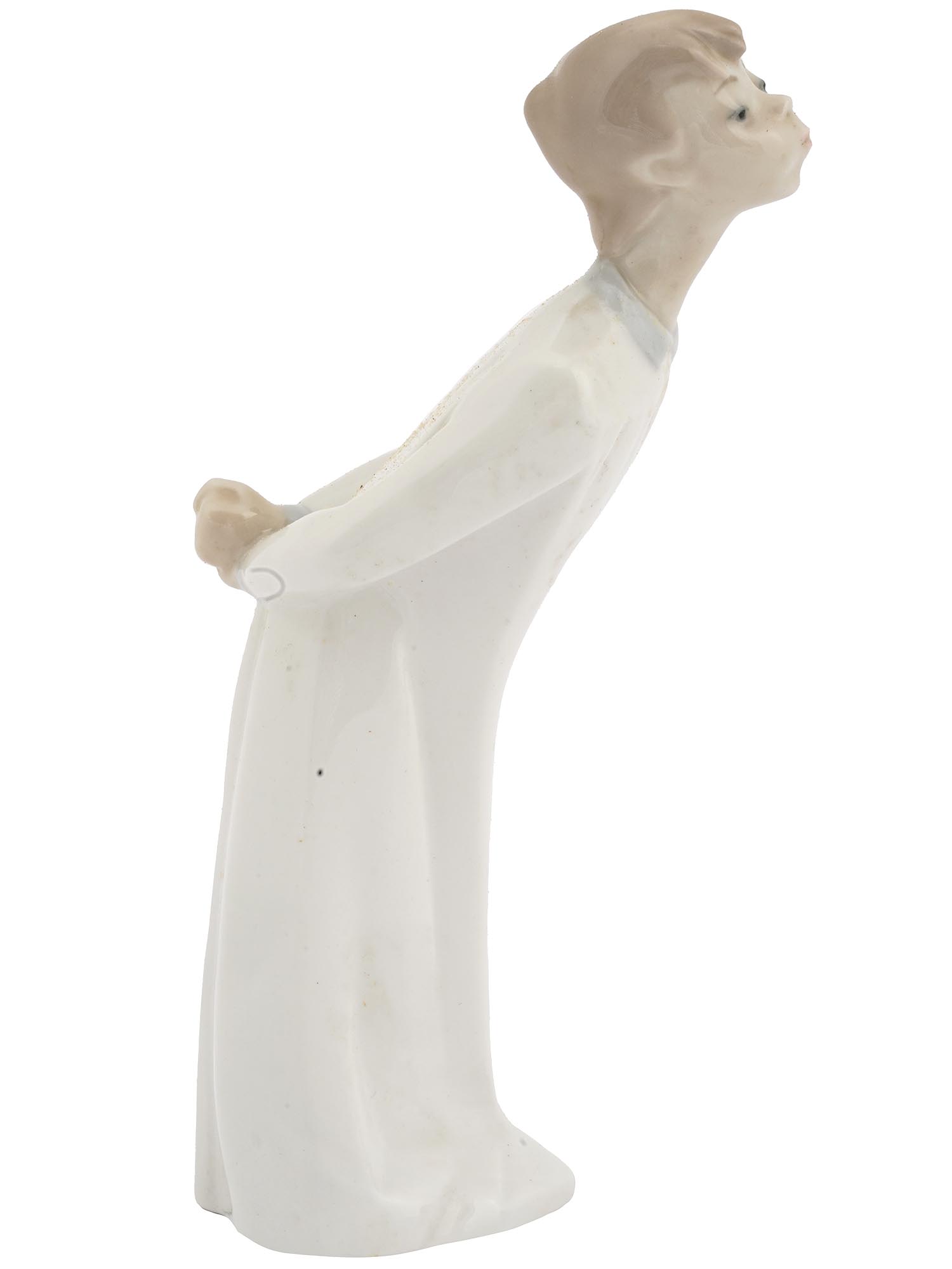 LLADRO PORCELAIN FIGURINE BOY BLOWING KISSES IOB PIC-1