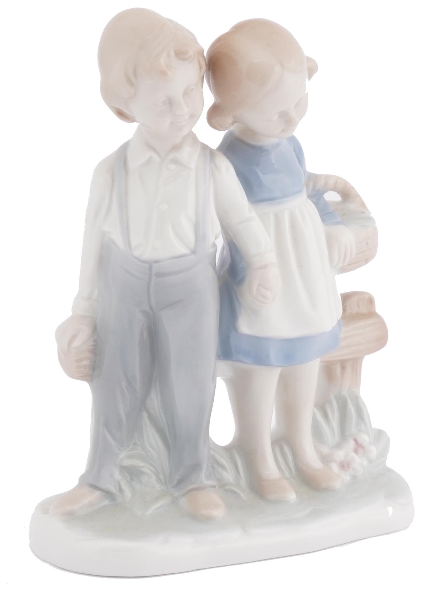 SPANISH LLADRO HAND MADE PORCELAIN FIGURAL GROUP PIC-0