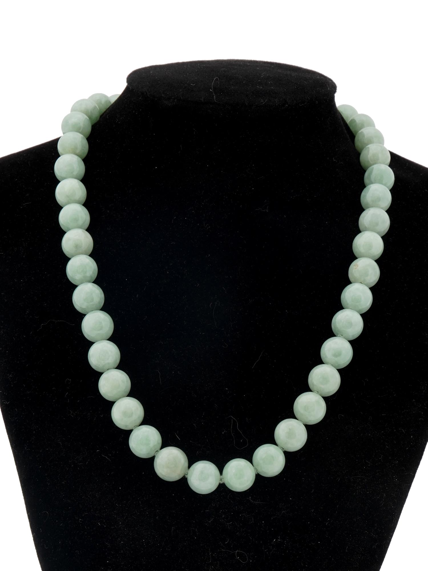 CHINESE BEADED JADE NECKLACE WITH 14K GOLD CLASP PIC-0