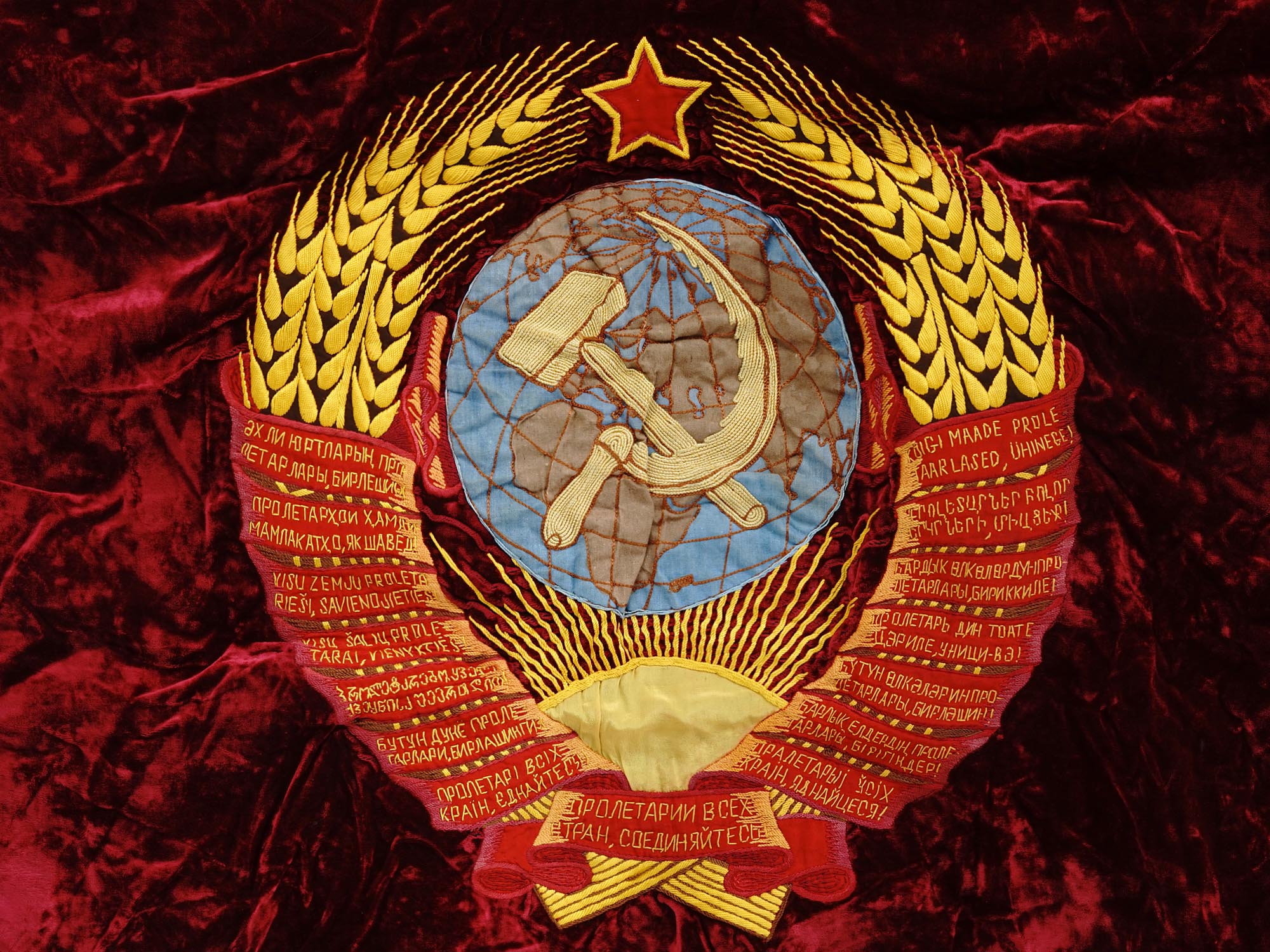 SOVIET EMBROIDERED BANNER AND STEEL FLAG POMMEL PIC-5