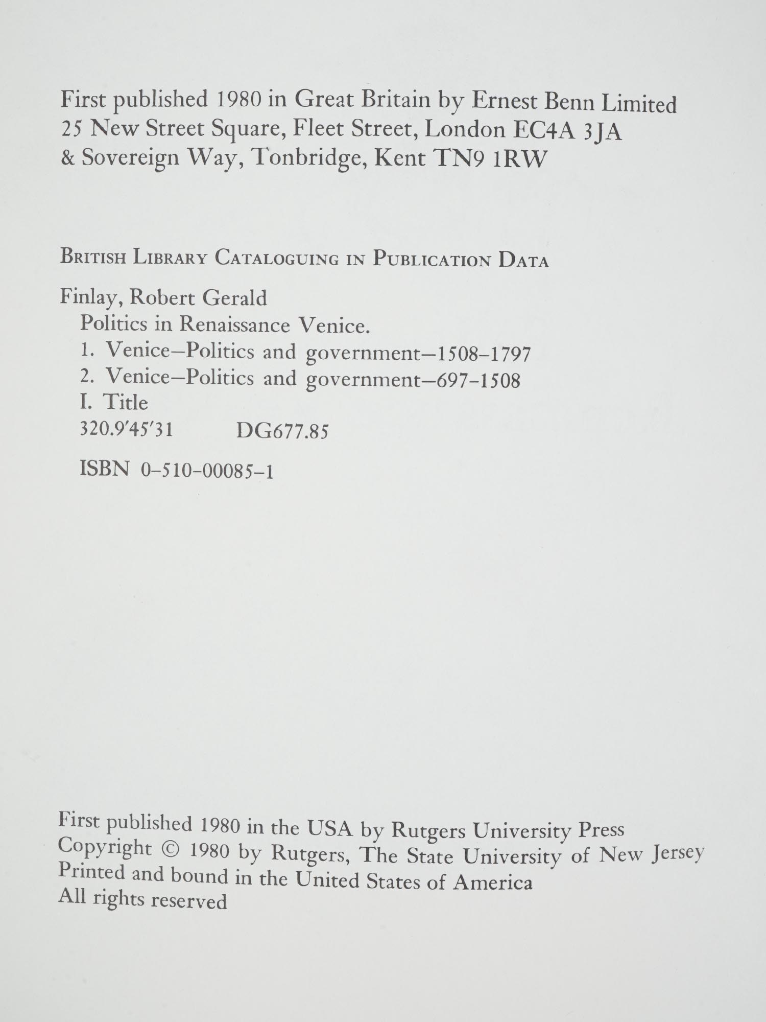 VINTAGE HISTORY BOOKS AND EXHIBITION CATALOGUES PIC-8