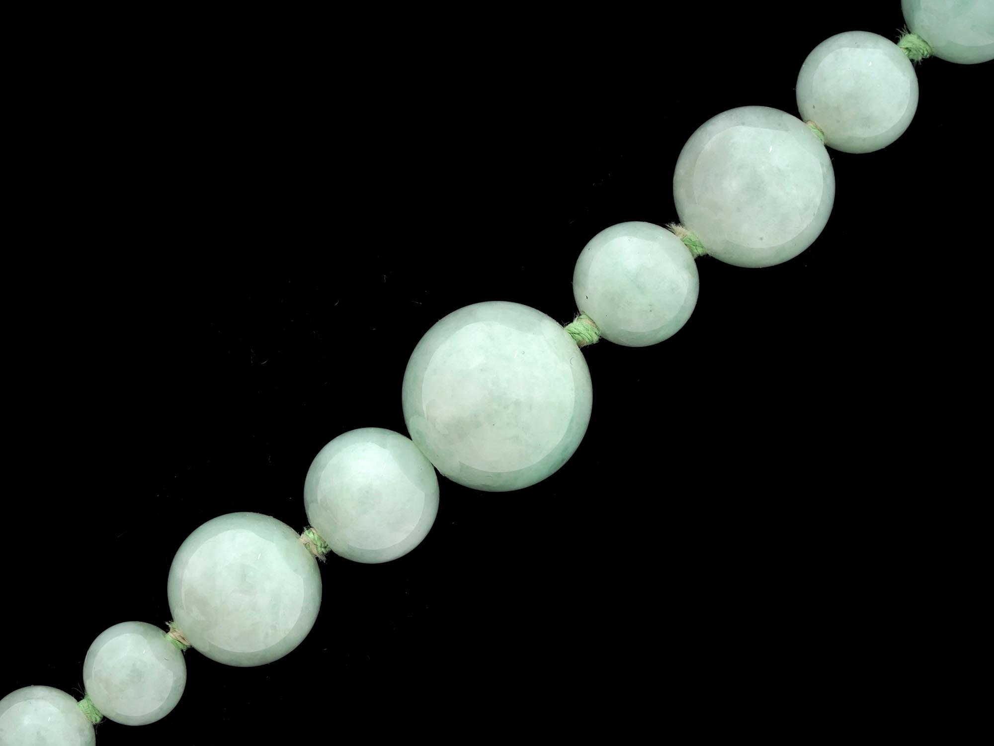 CHINESE JADE BEADED NECKLACE WITH 14K GOLD CLASP PIC-2