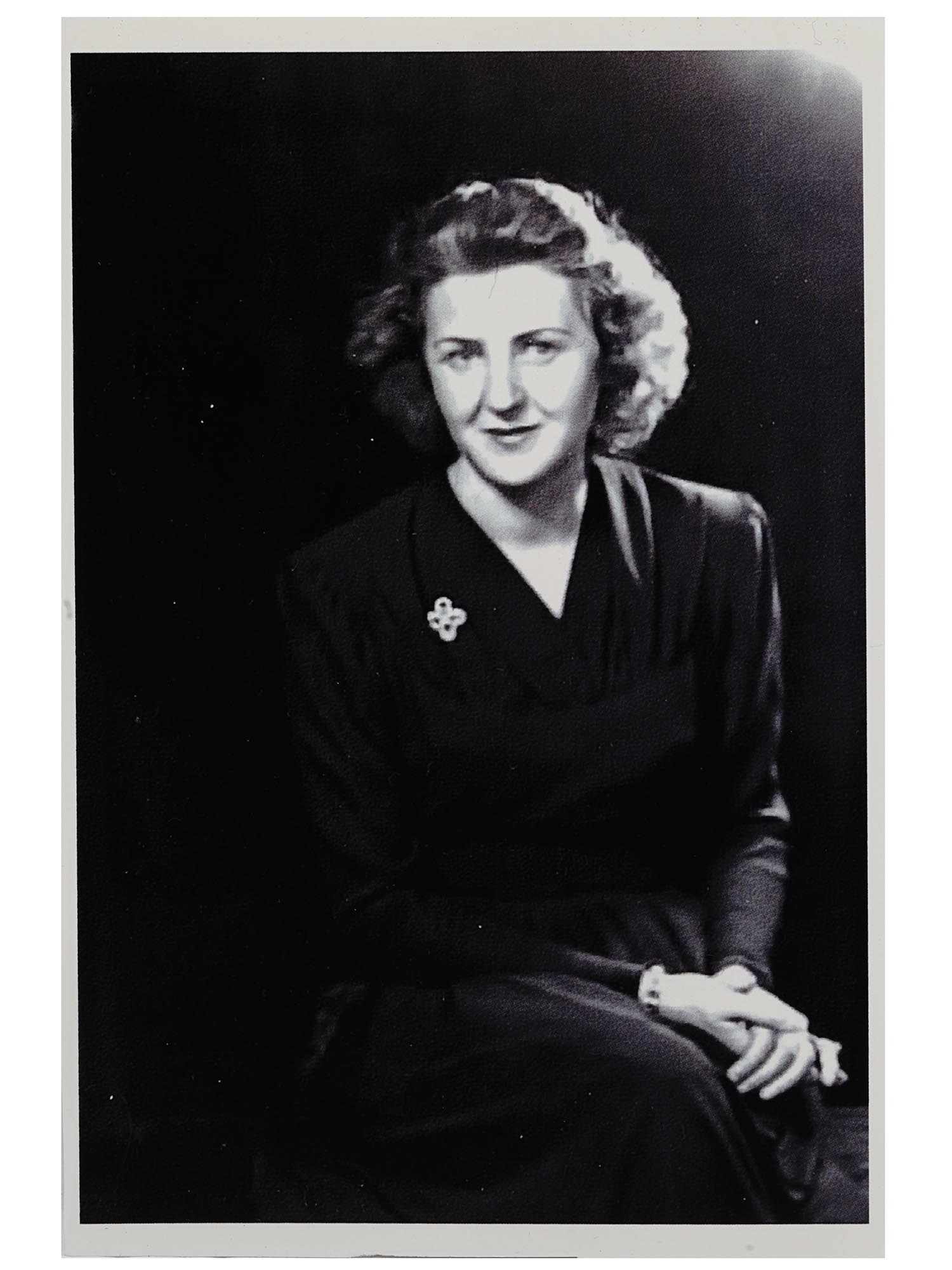 WWII GERMAN PHOTOGRAPH AND CALLING CARD EVA BRAUN PIC-1