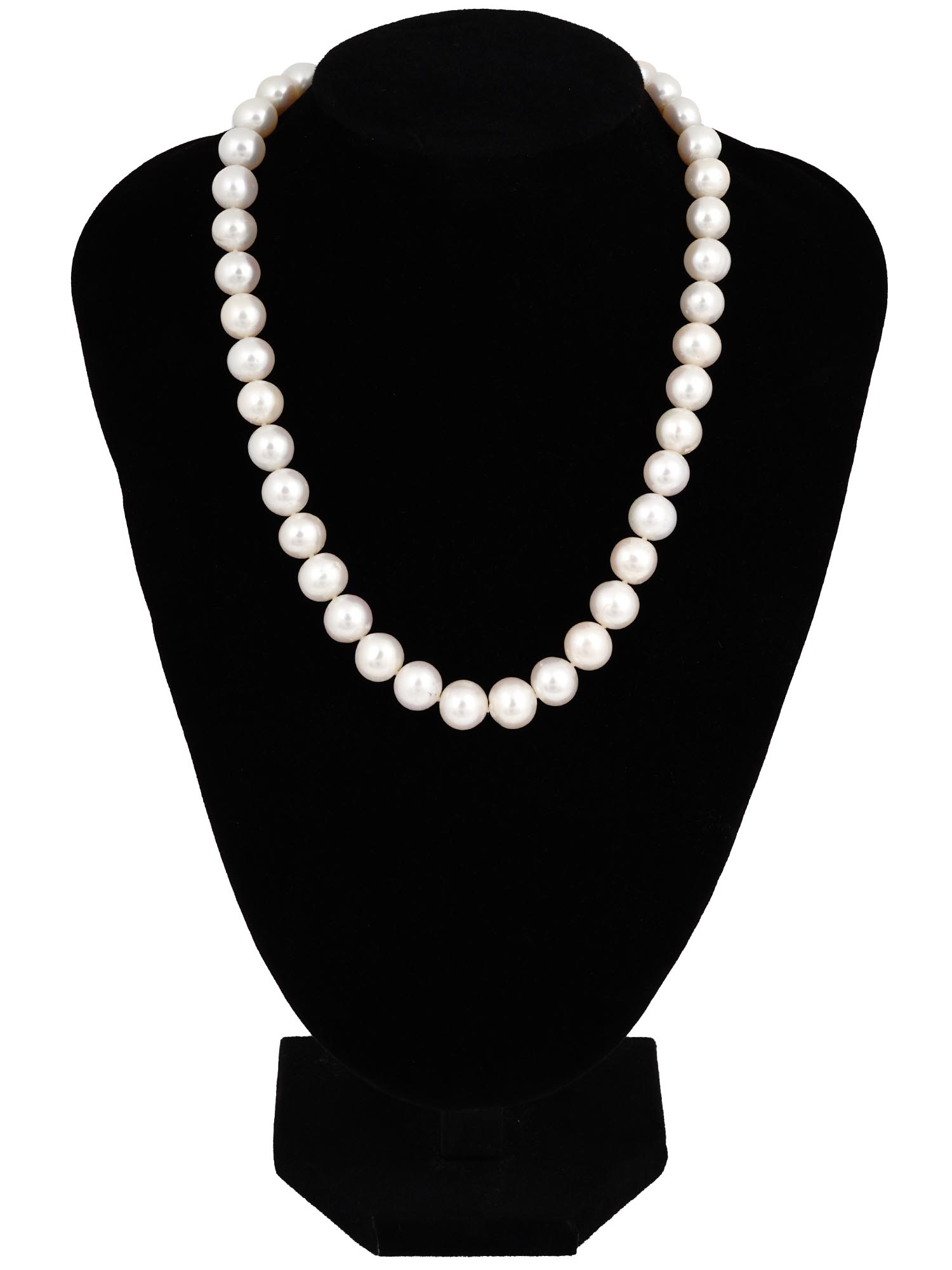 FRESHWATER PEARL NECKLACE WITH 14K GOLD CLASP PIC-