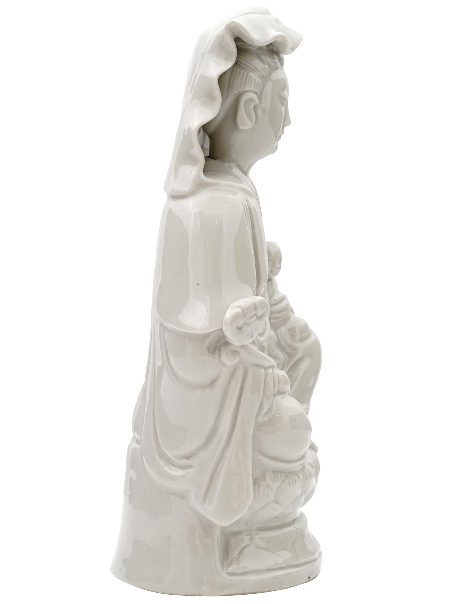 ANTIQUE BLANC DE CHINE PORCELAIN GUANYIN FIGURE PIC-2