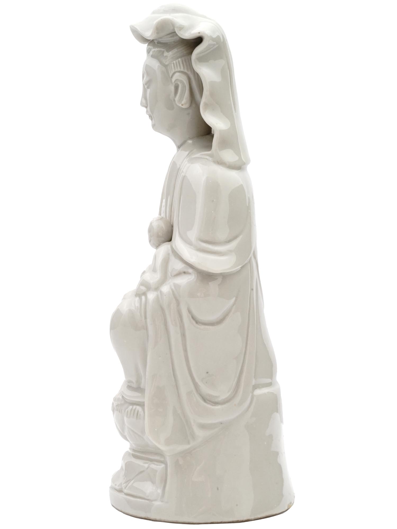 ANTIQUE BLANC DE CHINE PORCELAIN GUANYIN FIGURE PIC-3