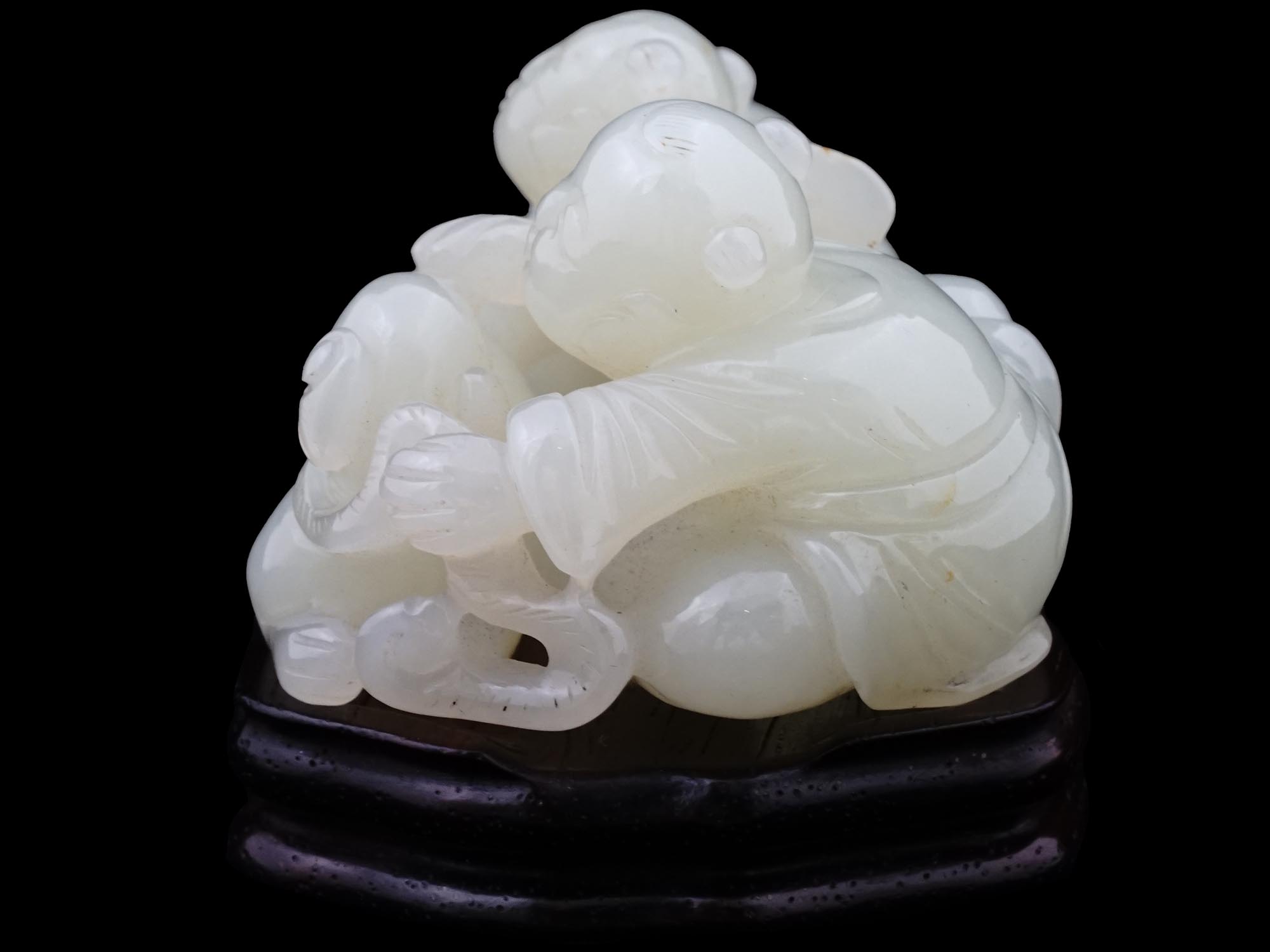 CHINESE QING DYNASTY CARVED JADE FIGURINE ON BASE PIC-2