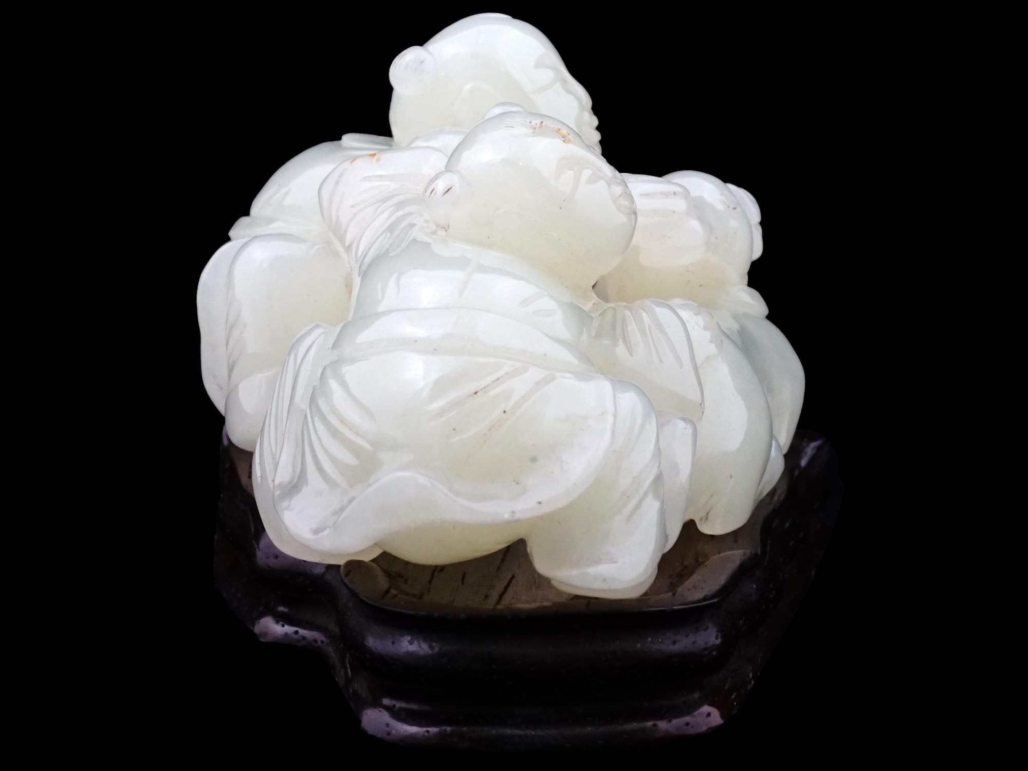 CHINESE QING DYNASTY CARVED JADE FIGURINE ON BASE PIC-4