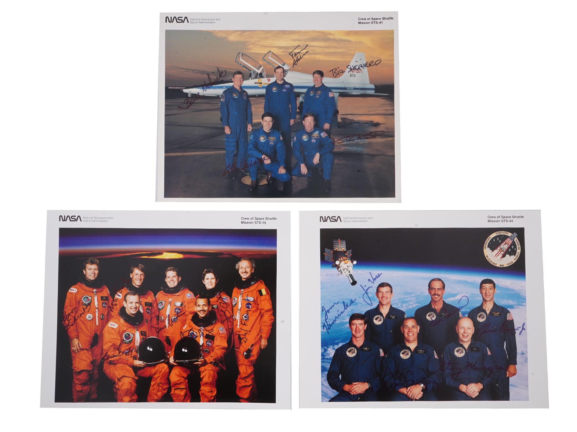 16 SPACE DOCUMENT AND PHOTOS AUTOGRAPHED BY SHUTTLES CREWS PIC-3