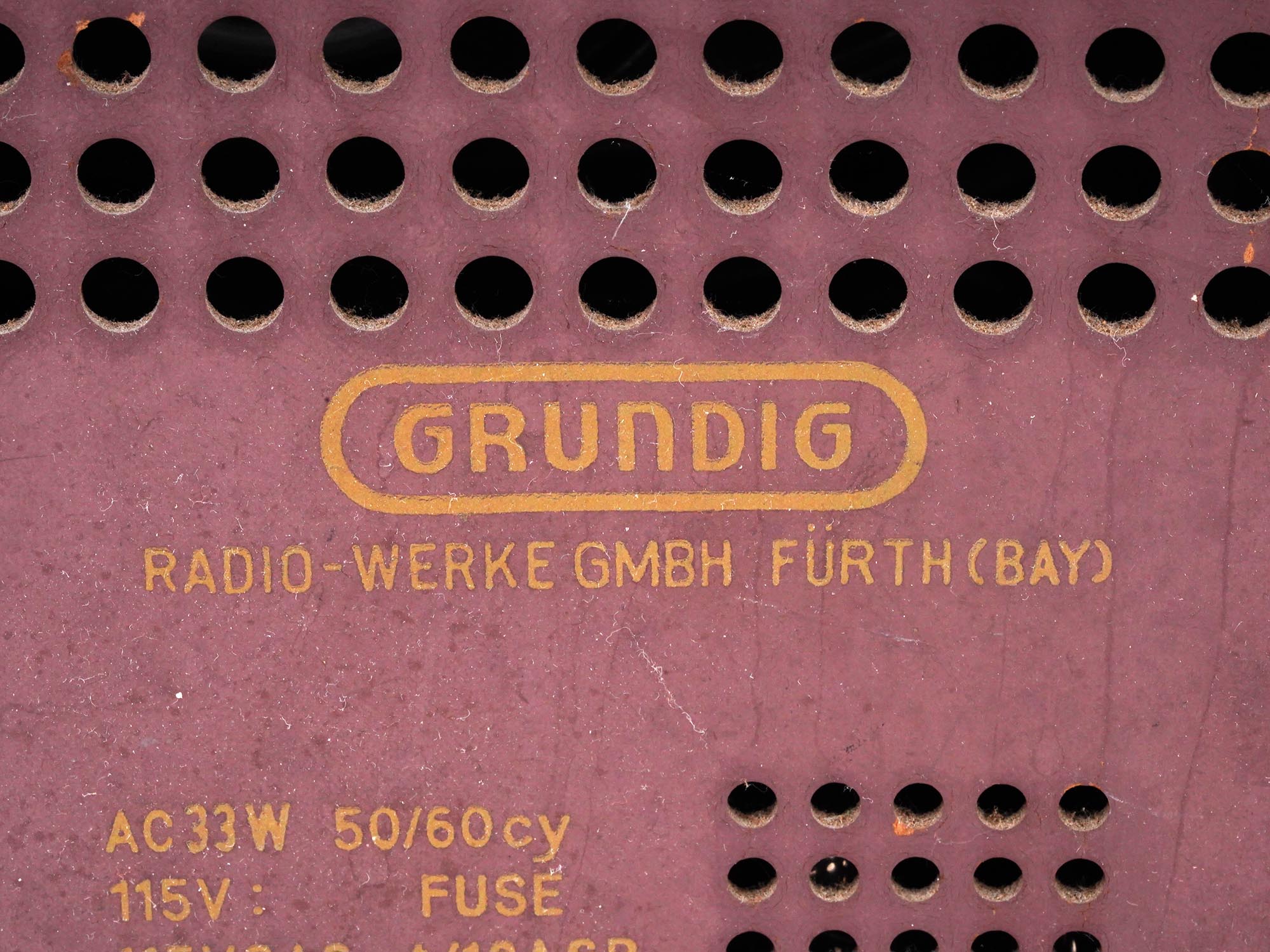 GERMAN GRUNDIG MAJESTIC MODEL 997 US TABLE RADIO PIC-8