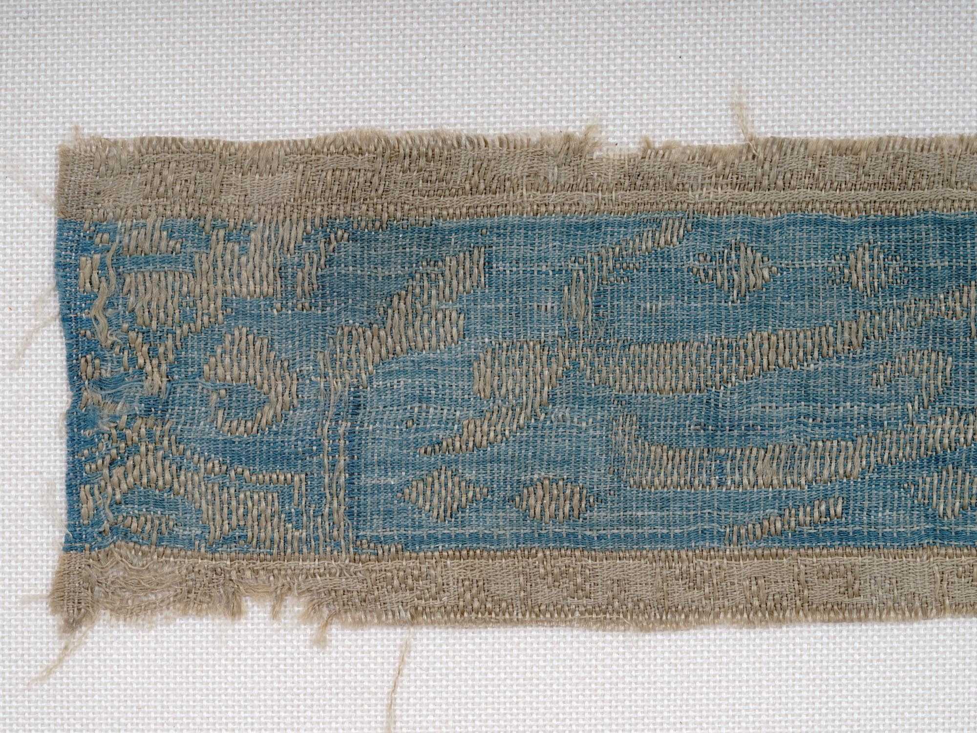 ANTIQUE PERSIAN SAFAVID SILK TEXTILE FRAGMENT PIC-1