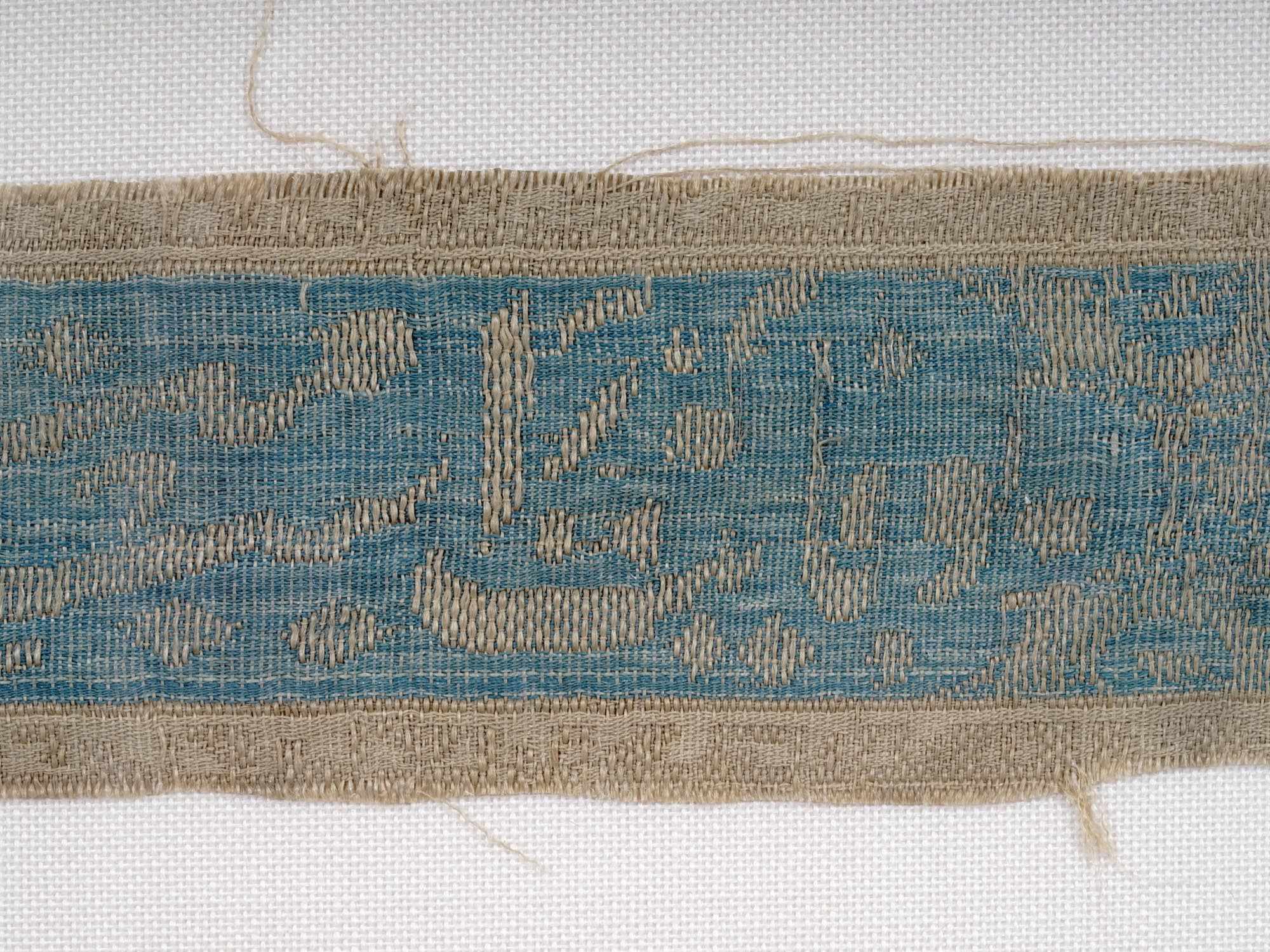 ANTIQUE PERSIAN SAFAVID SILK TEXTILE FRAGMENT PIC-2