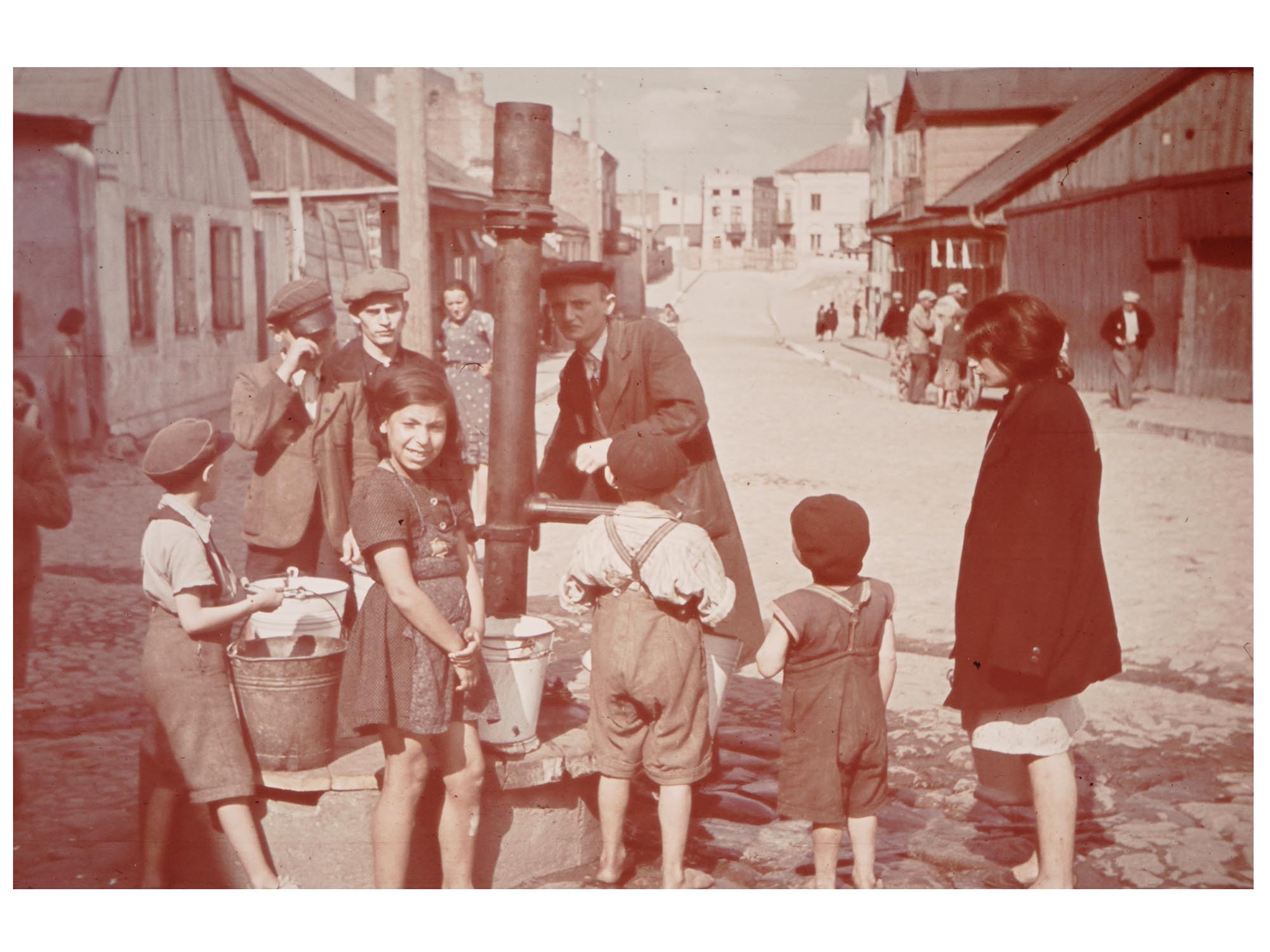 GROUP OF 8 HOLOCAUST PHOTOS OF WARSAW GHETTO PIC-9