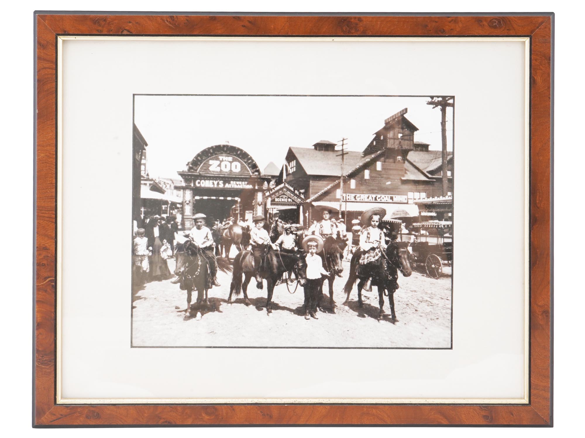 ANTIQUE AMERICAN PONIES AT CONEY ISLAND BW PHOTO PIC-0