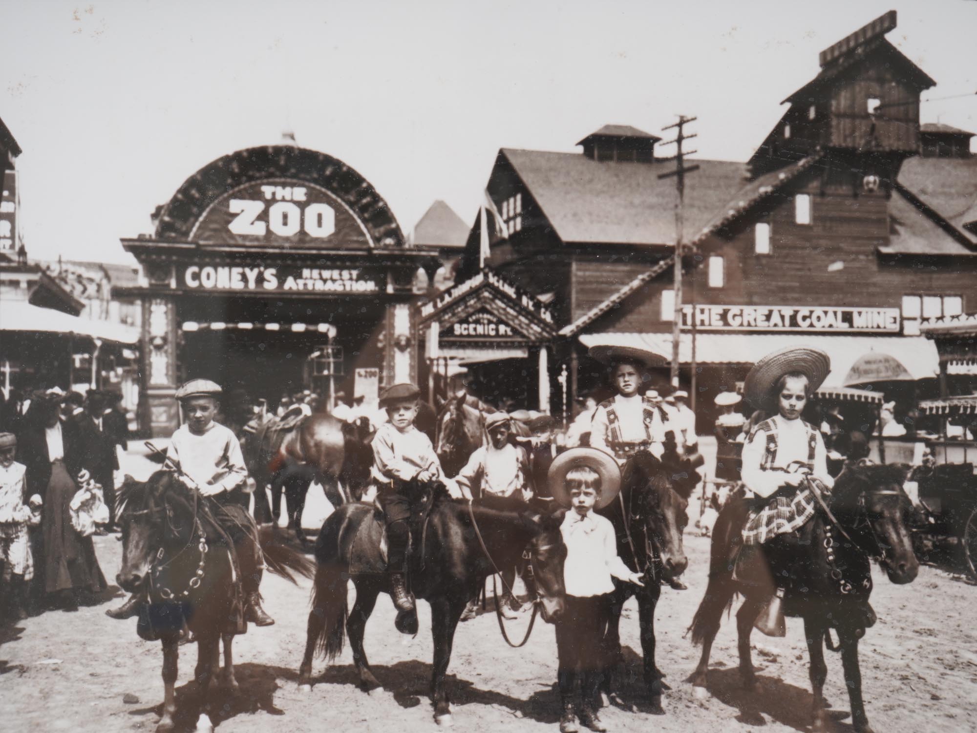 ANTIQUE AMERICAN PONIES AT CONEY ISLAND BW PHOTO PIC-1