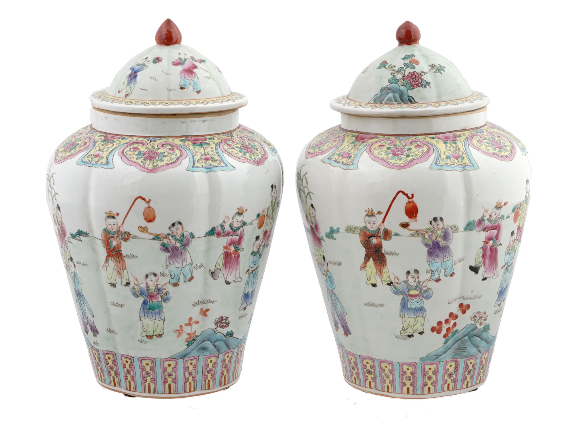 ANTIQUE CHINESE FAMILLE ROSE PORCELAIN URN VASES PIC-1