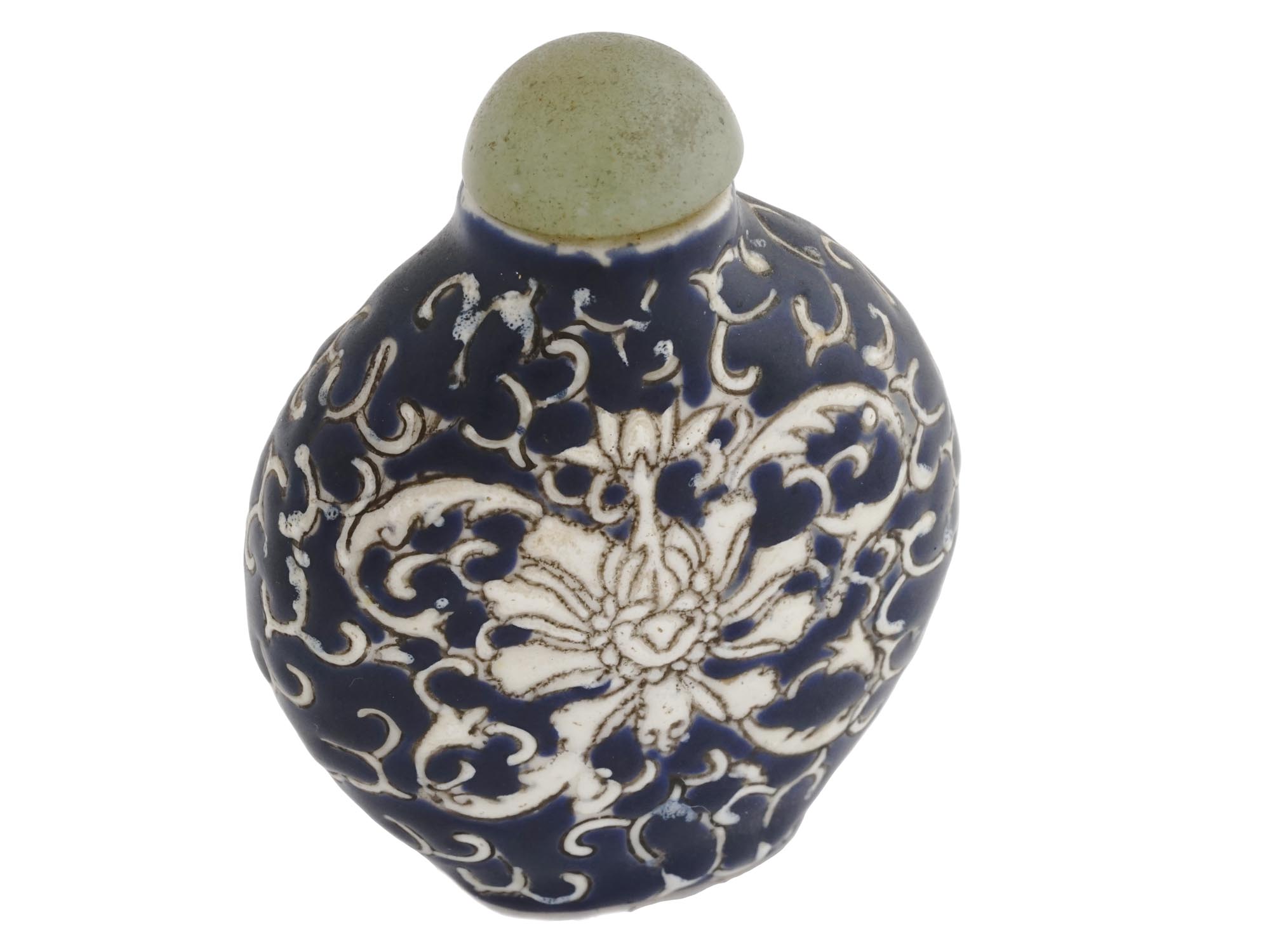 CHINESE QING BLUE AND WHITE PORCELAIN SNUFF BOTTLE PIC-1