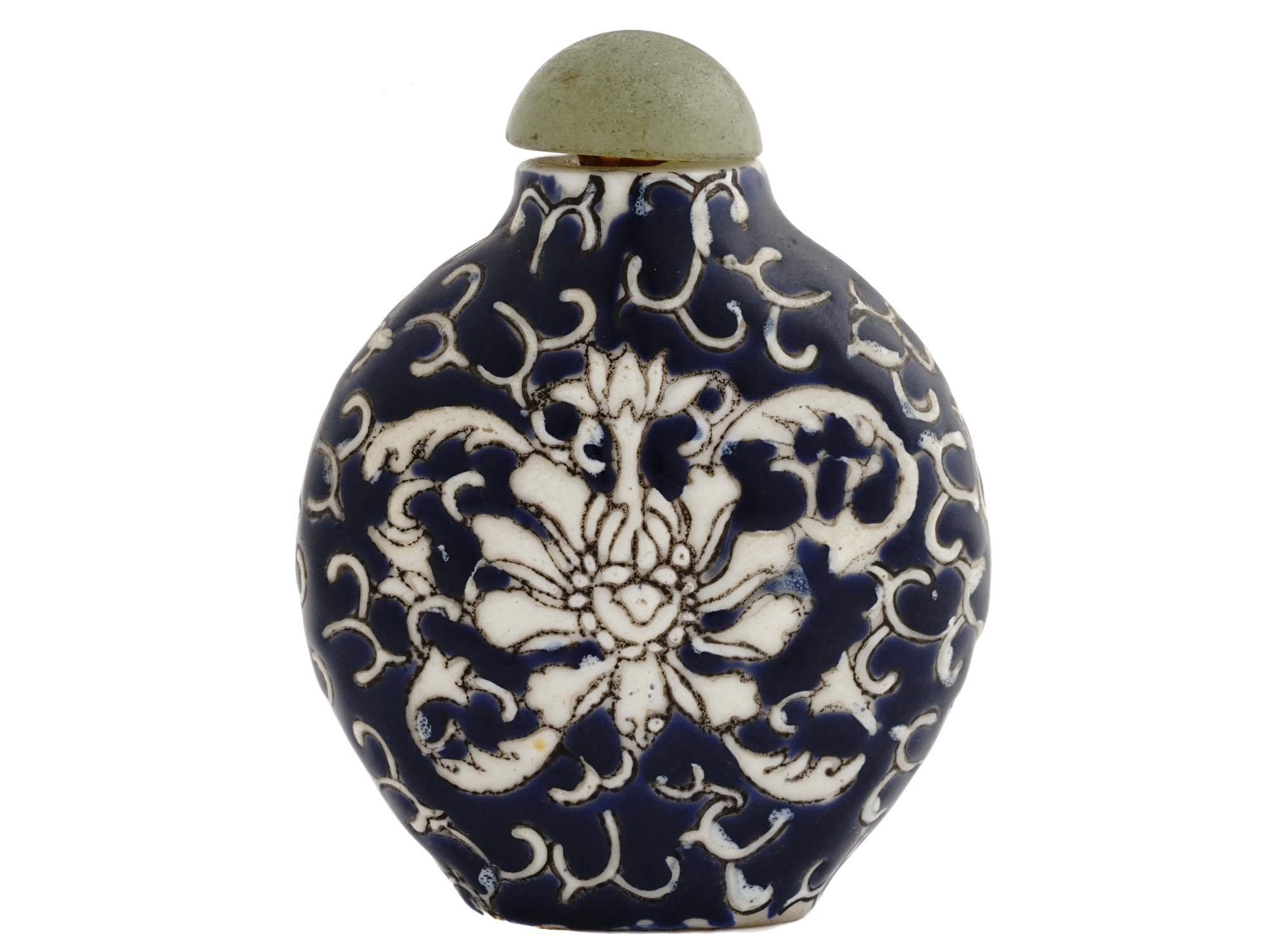 CHINESE QING BLUE AND WHITE PORCELAIN SNUFF BOTTLE PIC-3