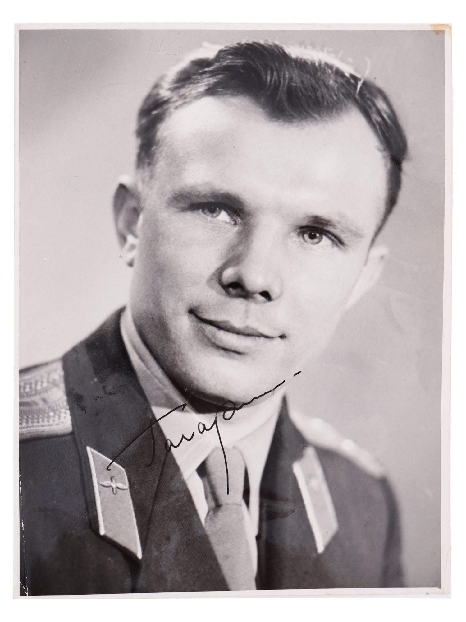 SOVIET PHOTO AUTOGRAPHED BY ASTRONAUT YURI GAGARIN PIC-0