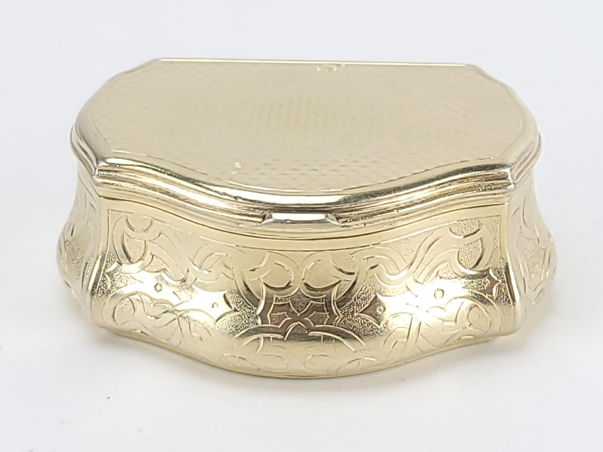 ANTIQUE 19C RUSSIAN GILT SILVER ENGRAVED SNUFF BOX PIC-0