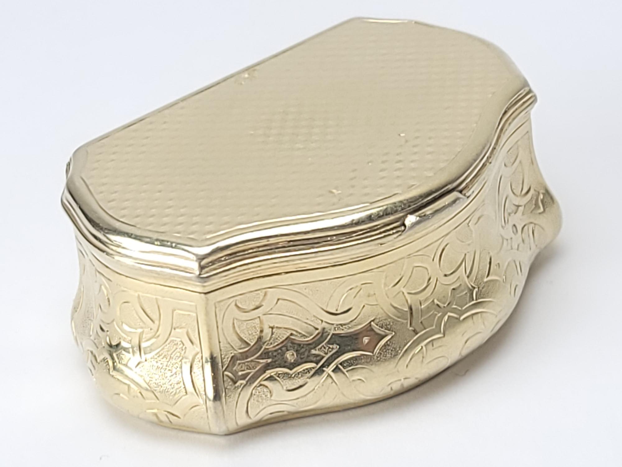 ANTIQUE 19C RUSSIAN GILT SILVER ENGRAVED SNUFF BOX PIC-2