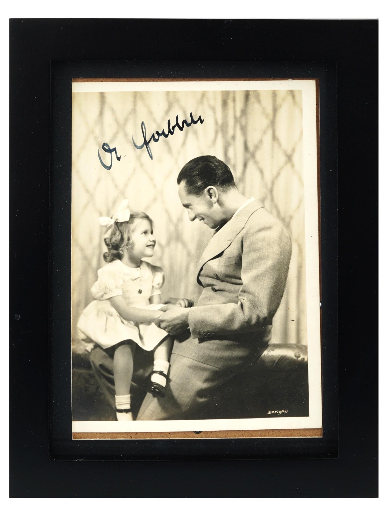 SIGNED NAZI GERMAN PHOTO OF DR GOEBBELS W DAUGHTER PIC-1