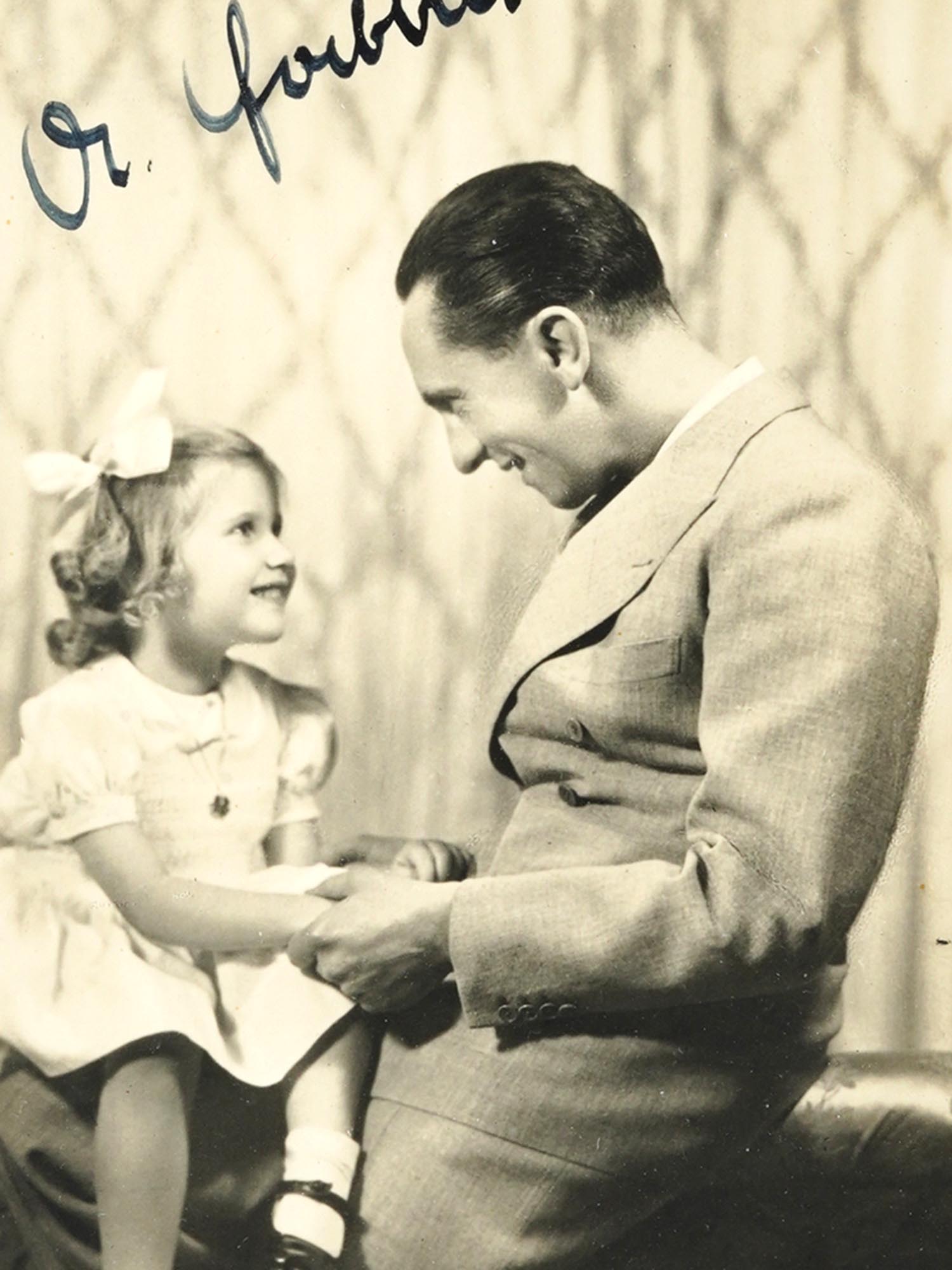 SIGNED NAZI GERMAN PHOTO OF DR GOEBBELS W DAUGHTER PIC-2