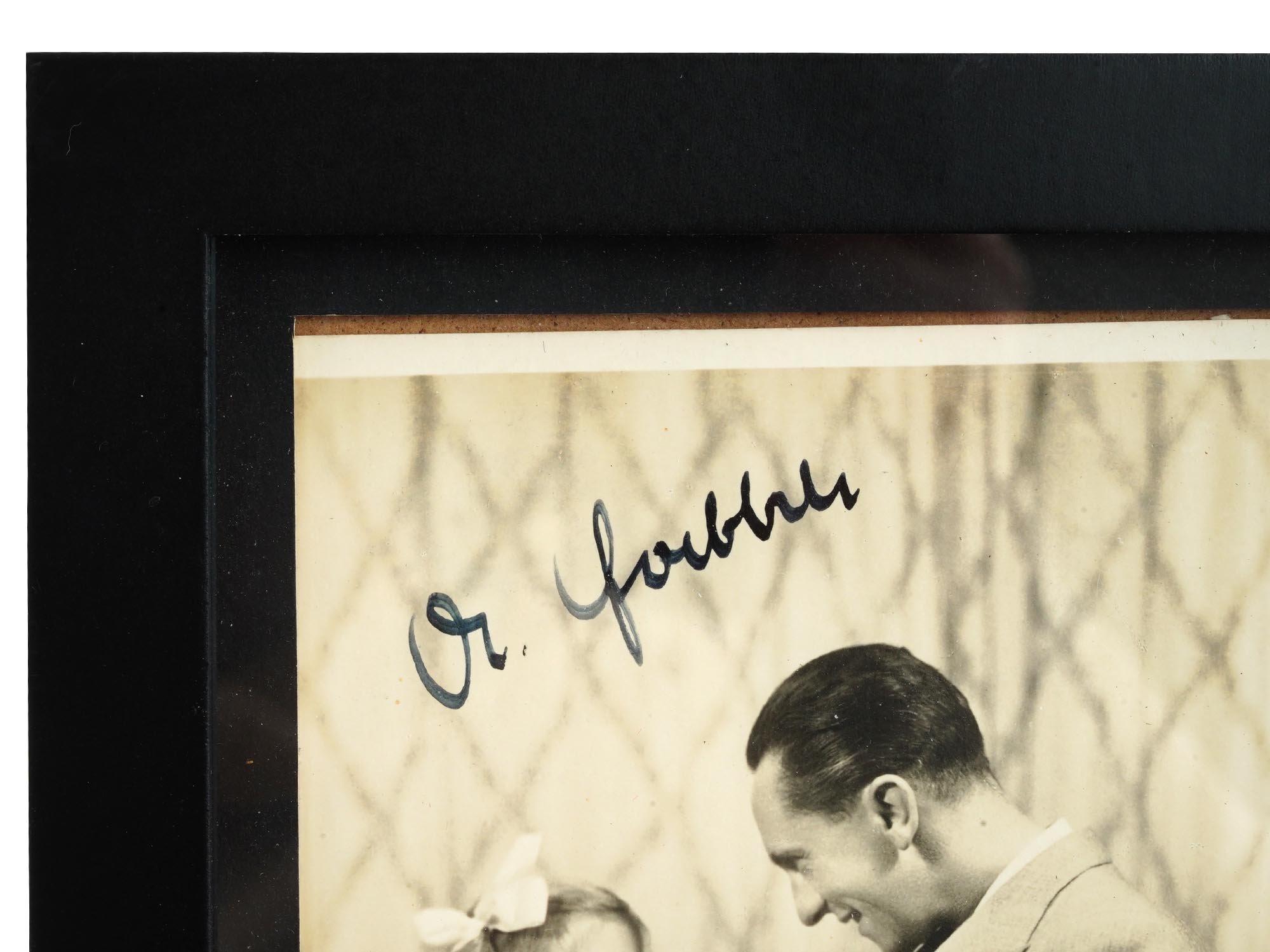 SIGNED NAZI GERMAN PHOTO OF DR GOEBBELS W DAUGHTER PIC-3
