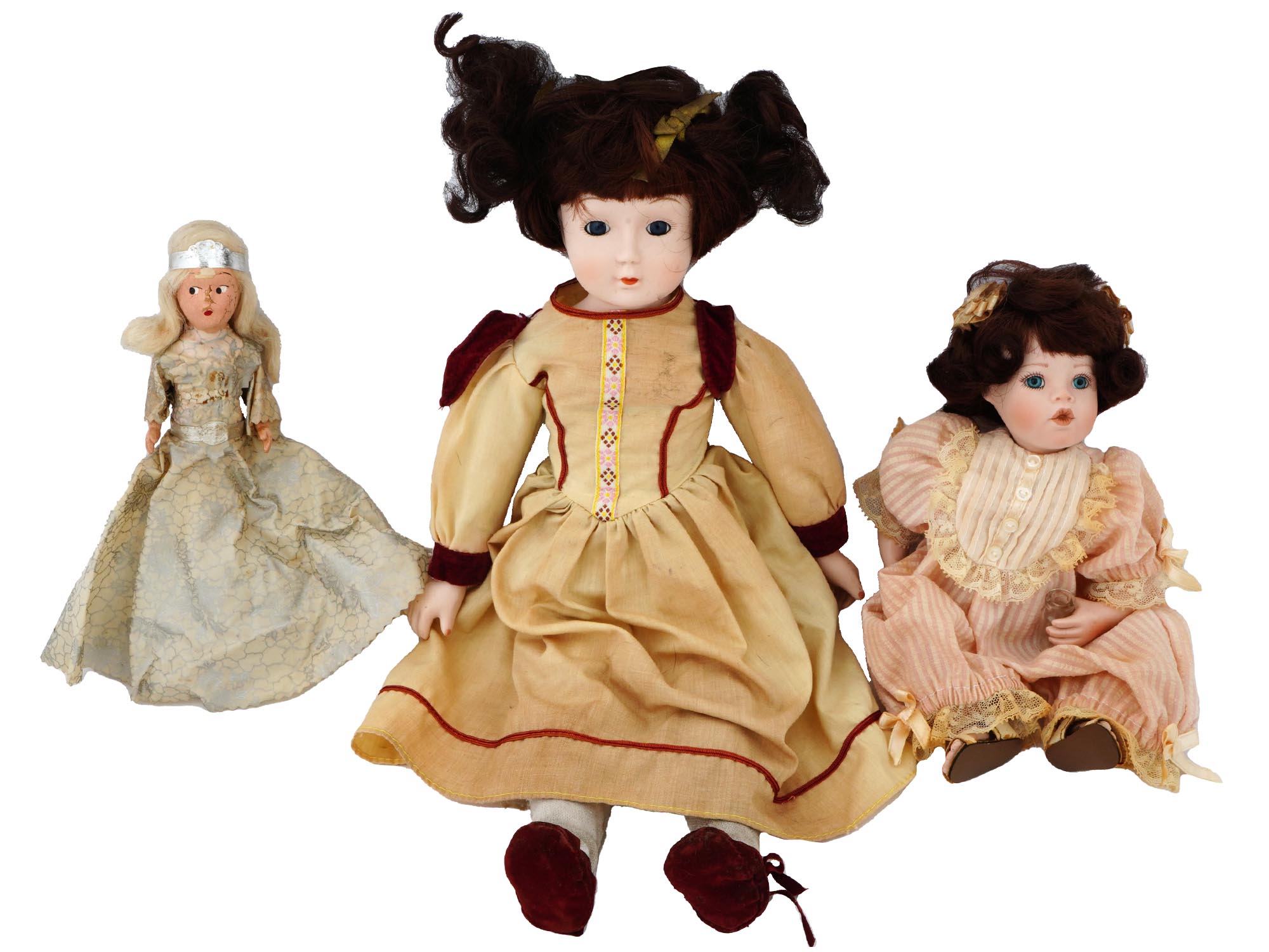 COLLECTION OF VINTAGE PORCELAIN DOLLS IN OUTFITS PIC-3