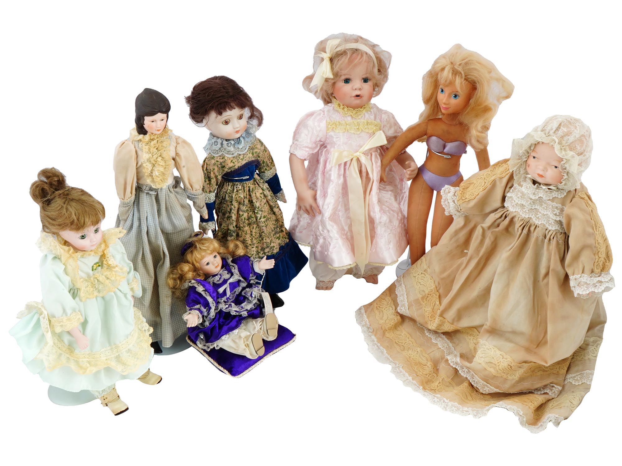 COLLECTION OF VINTAGE PORCELAIN DOLLS IN OUTFITS PIC-0