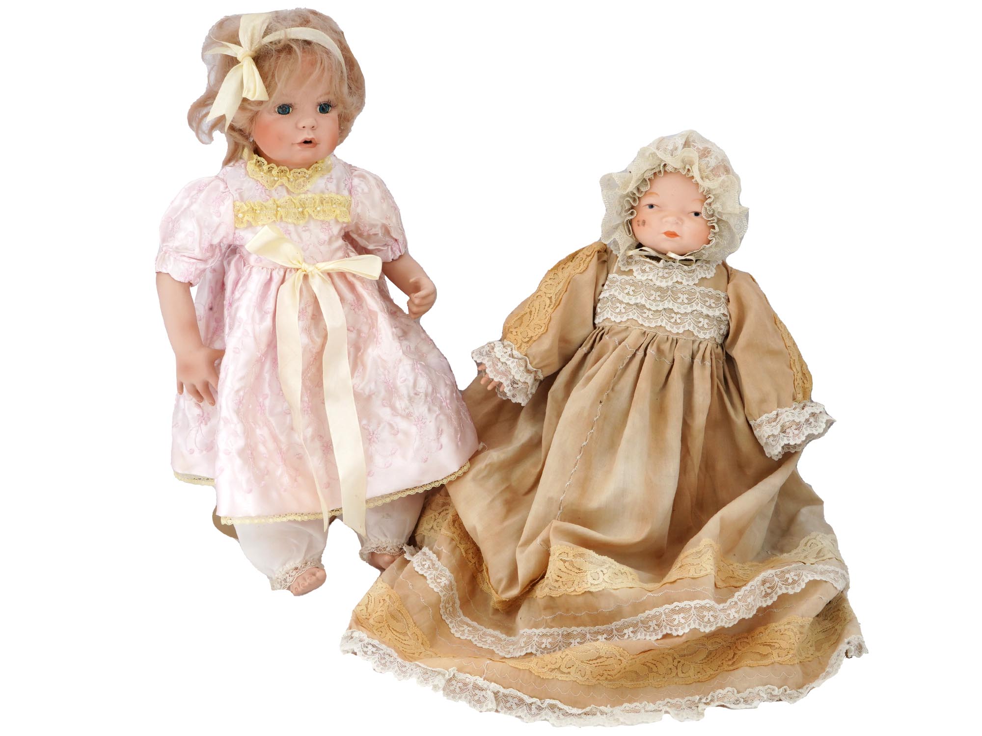 COLLECTION OF VINTAGE PORCELAIN DOLLS IN OUTFITS PIC-2