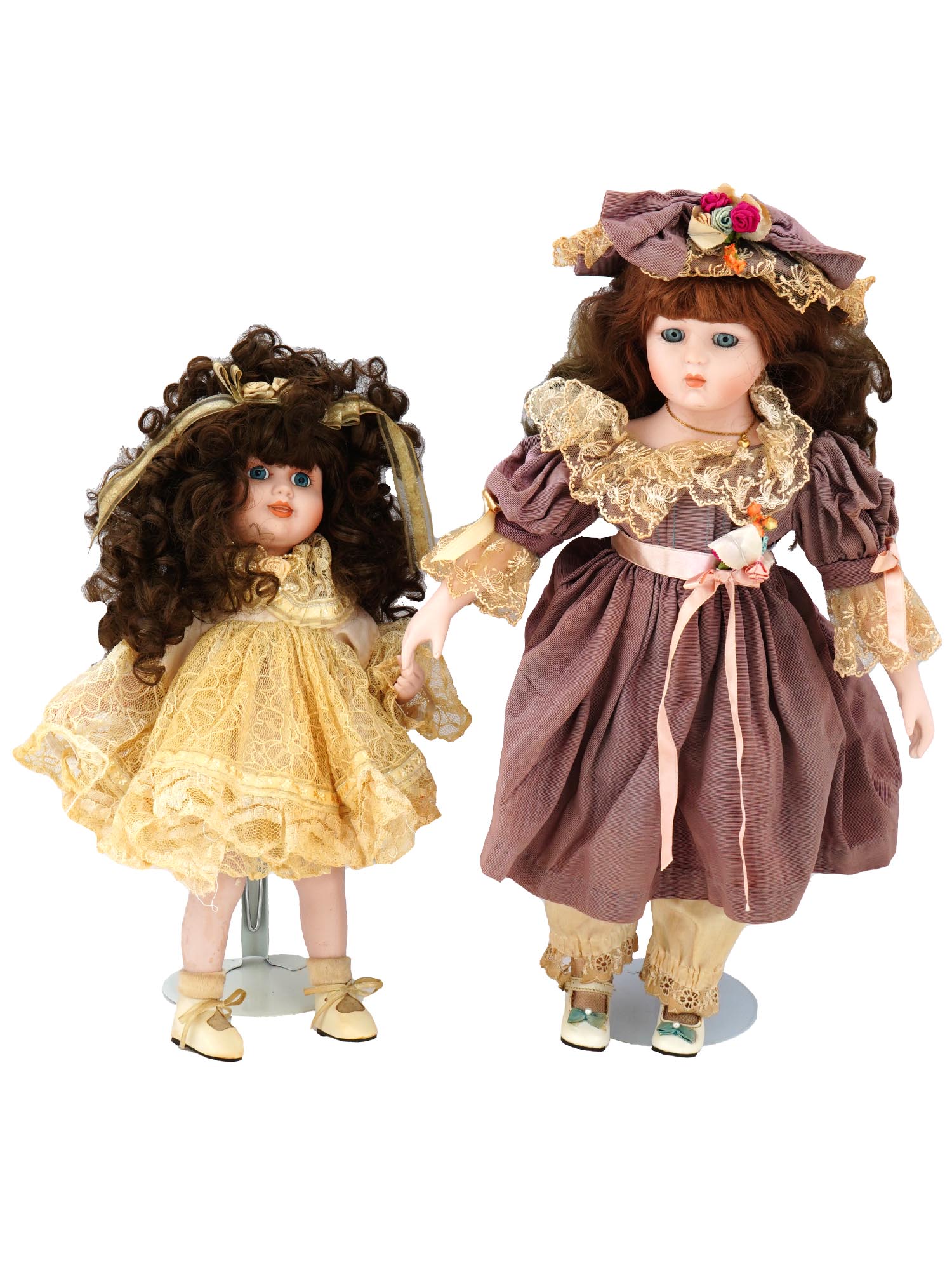 COLLECTION OF VINTAGE PORCELAIN DOLLS IN OUTFITS PIC-2