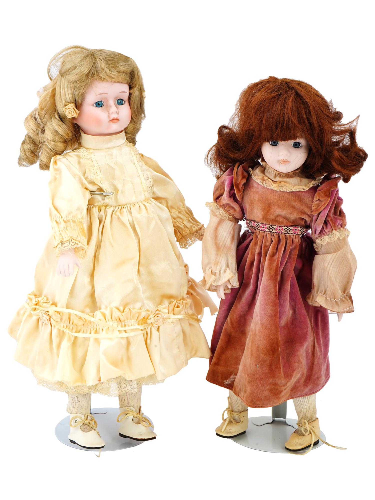 COLLECTION OF VINTAGE PORCELAIN DOLLS IN OUTFITS PIC-3