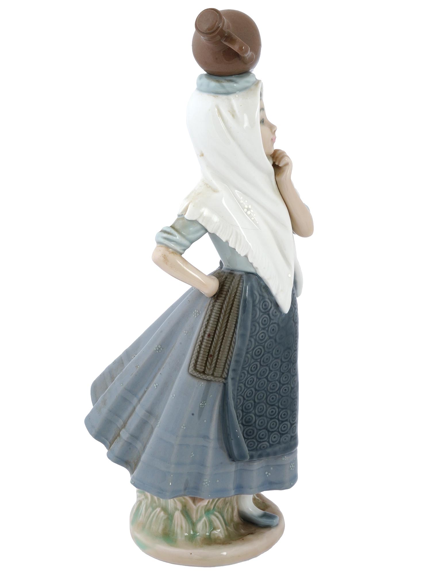 NAO LLADRO SPANISH PORCELAIN FIGURINE LADY W EWER PIC-4